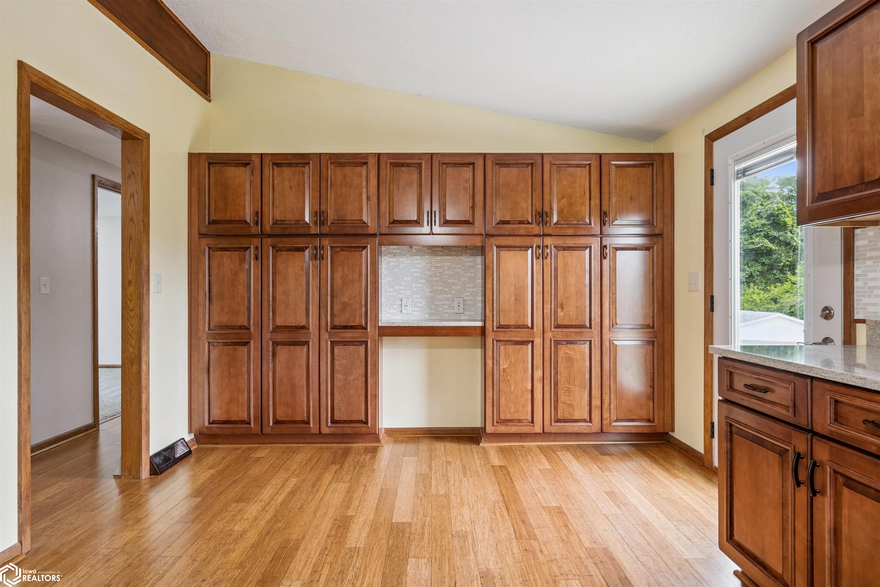 12037 Little Flint Road, West Burlington, Iowa image 10