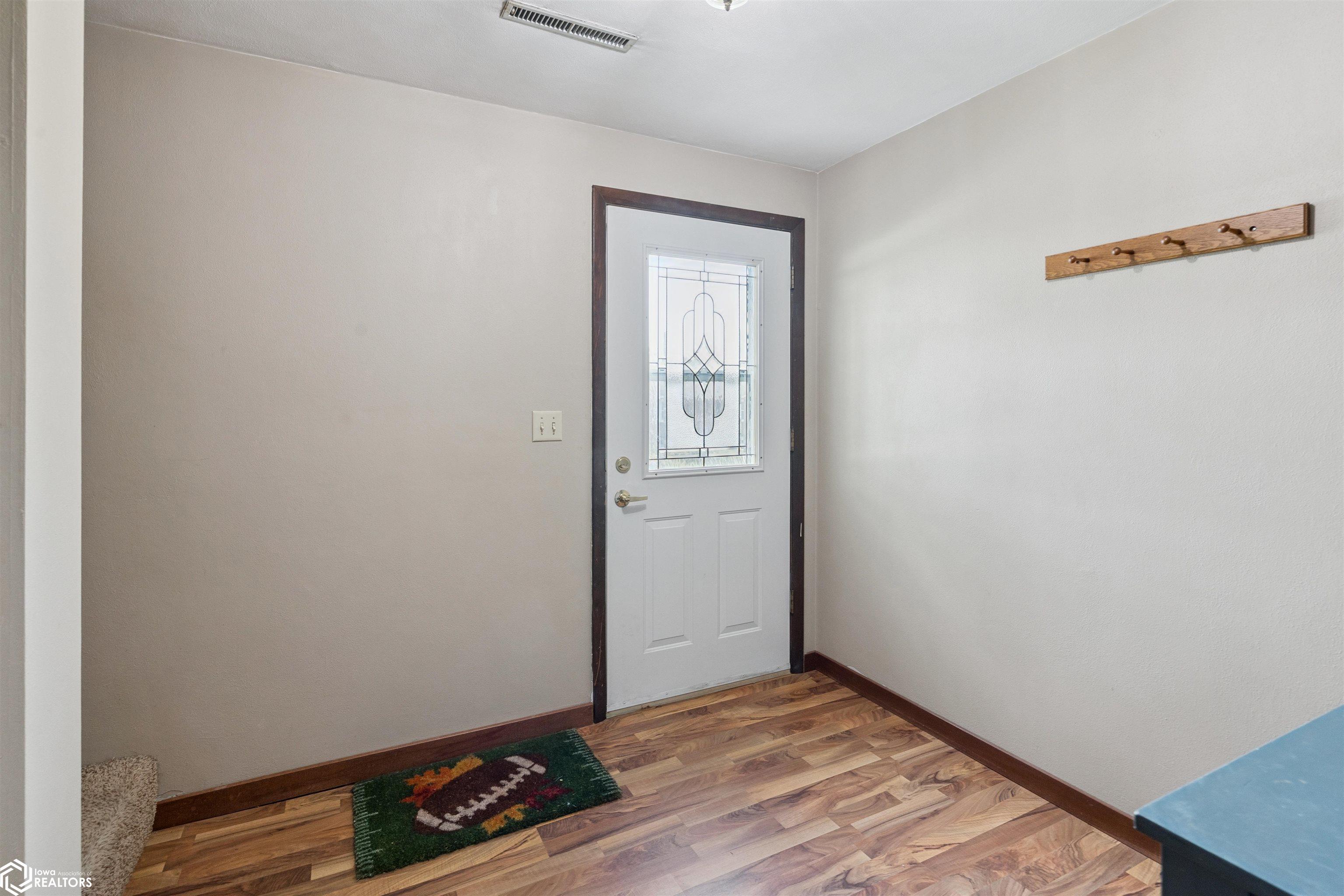 220 E Southridge Road, Marshalltown, Iowa image 4