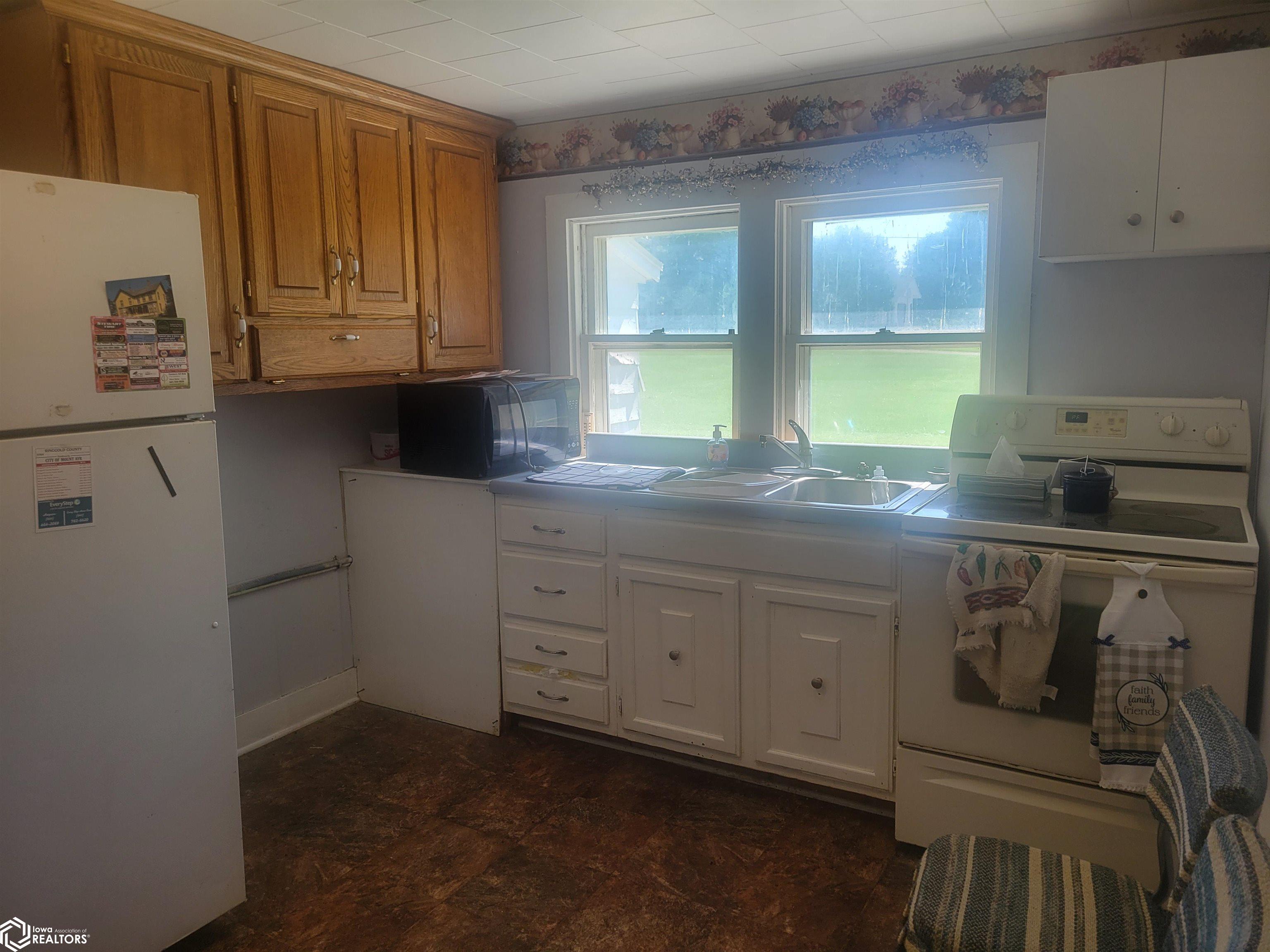602 W Columbus Street, Mount Ayr, Iowa image 9