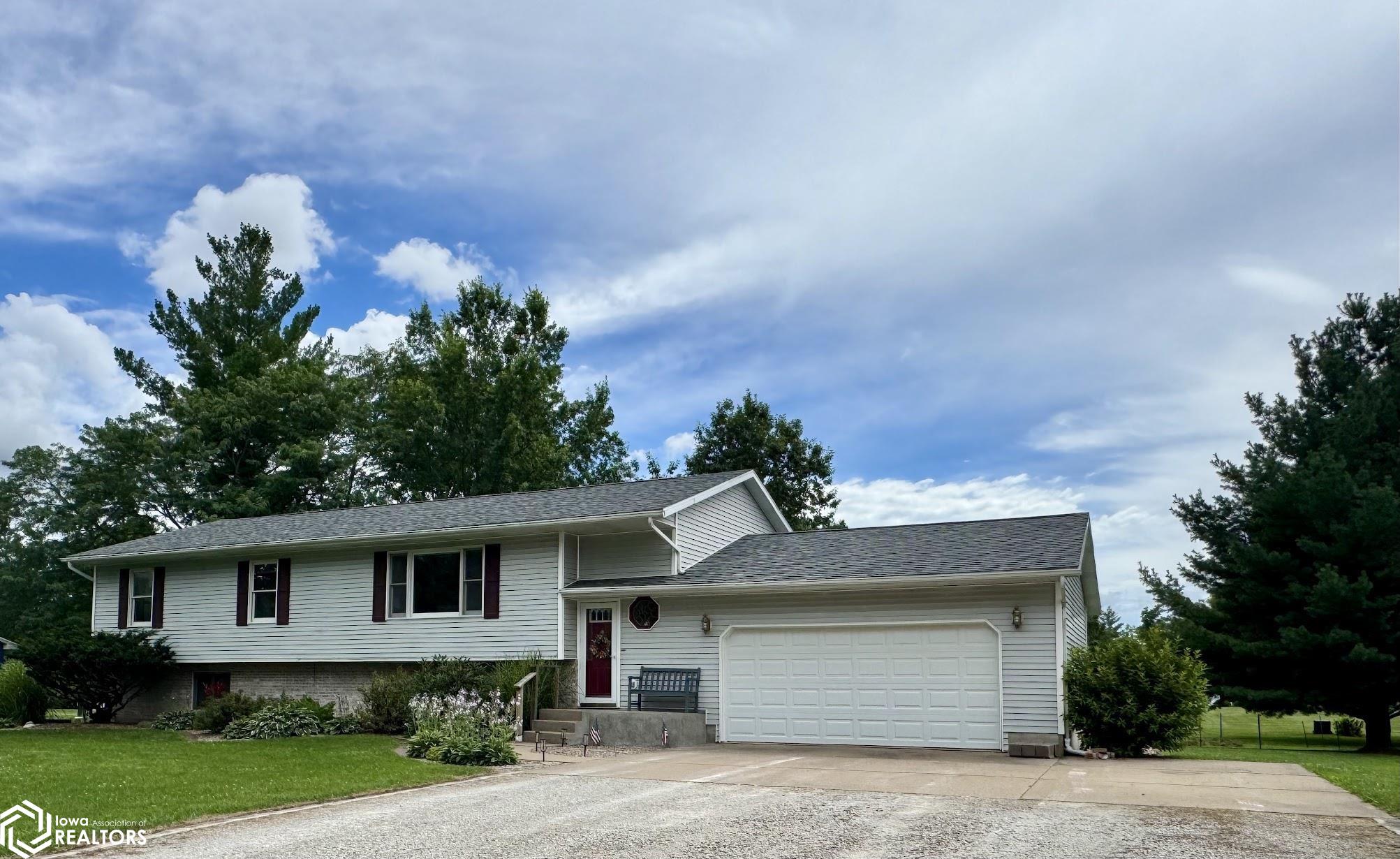 11161 Iroquois Road, Burlington, Iowa image 1