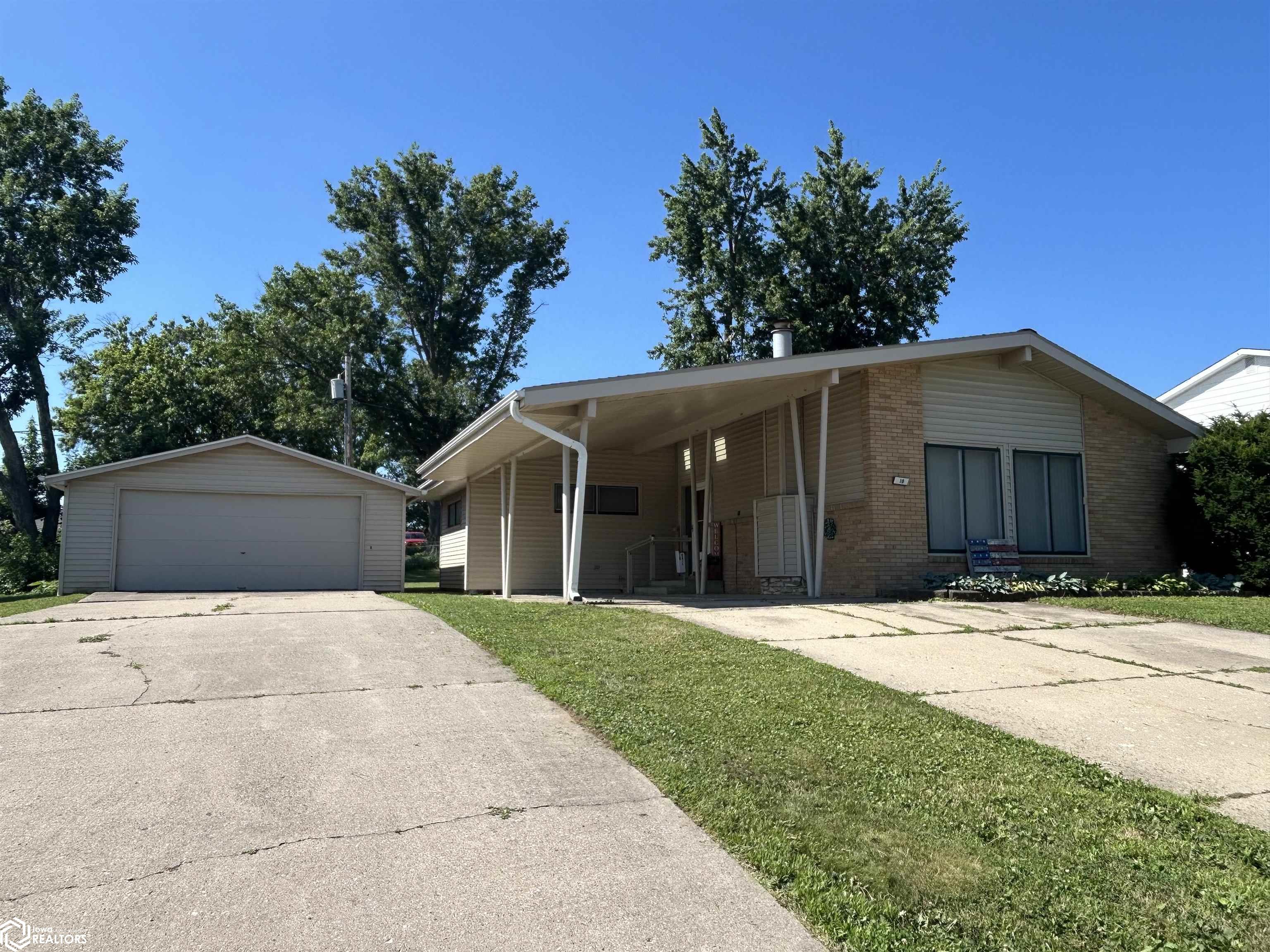 10 W Olive Street, Marshalltown, Iowa image 1