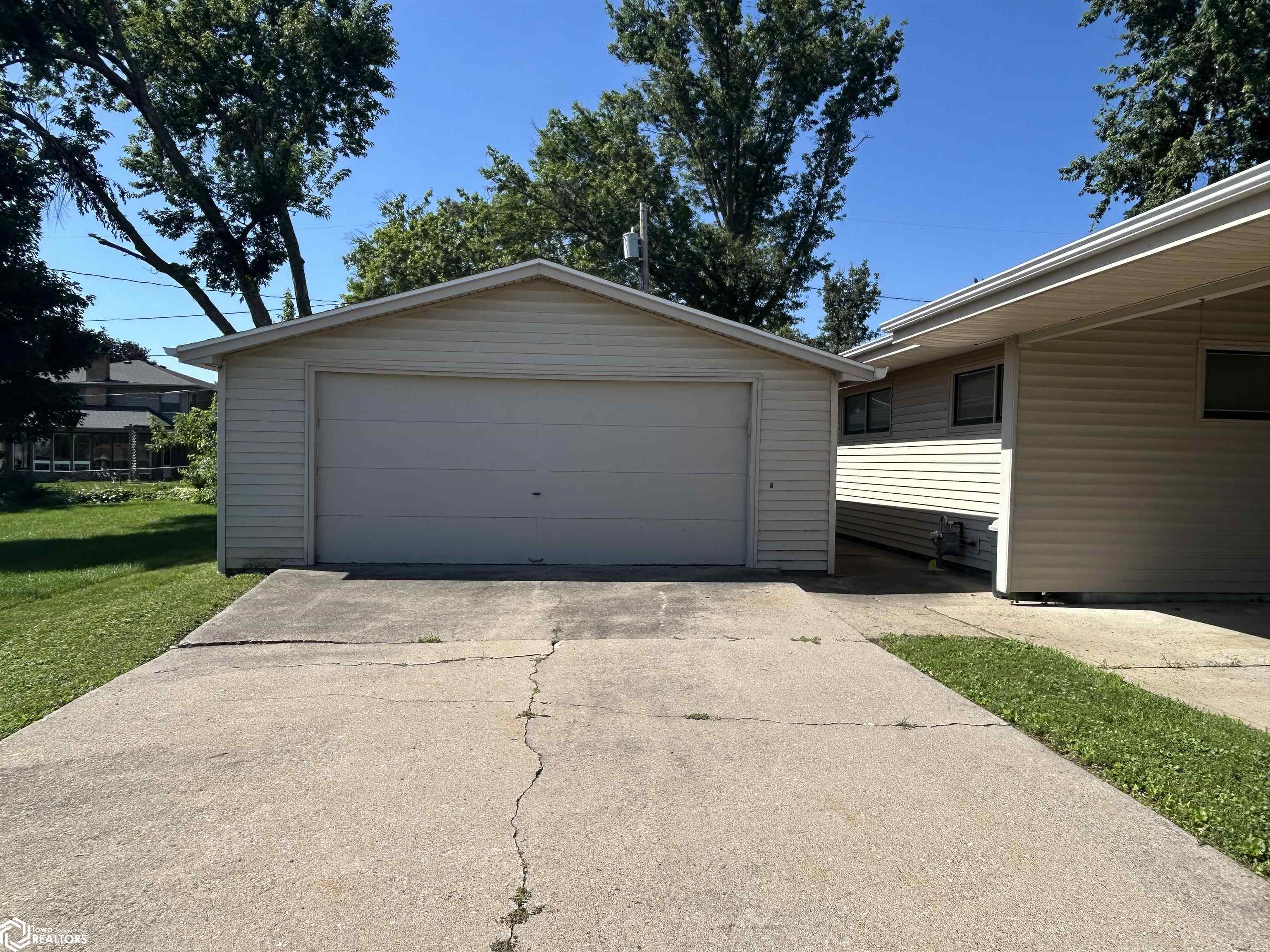 10 W Olive Street, Marshalltown, Iowa image 2