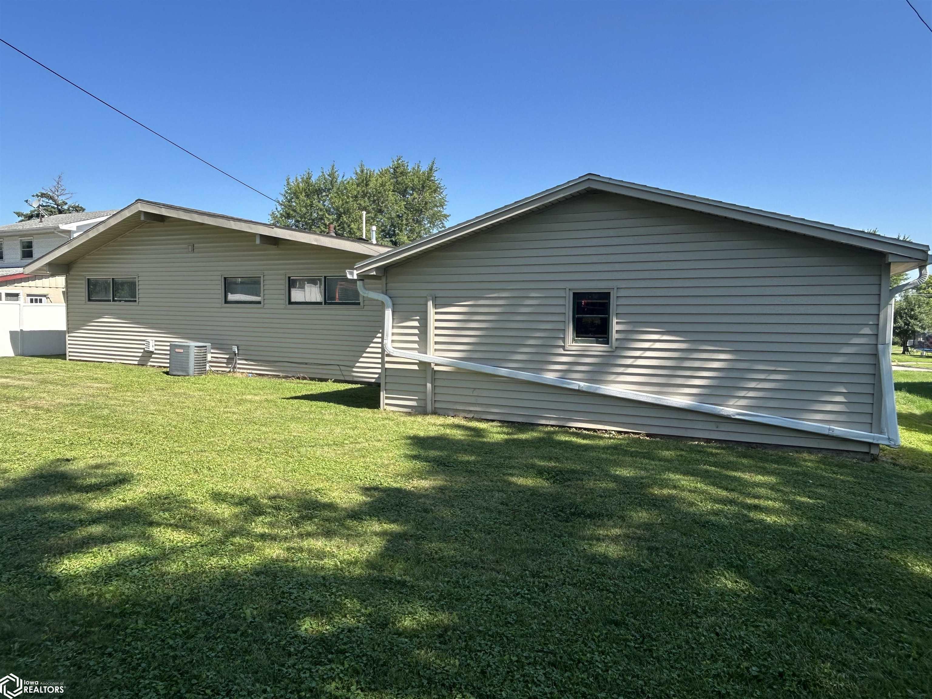 10 W Olive Street, Marshalltown, Iowa image 3