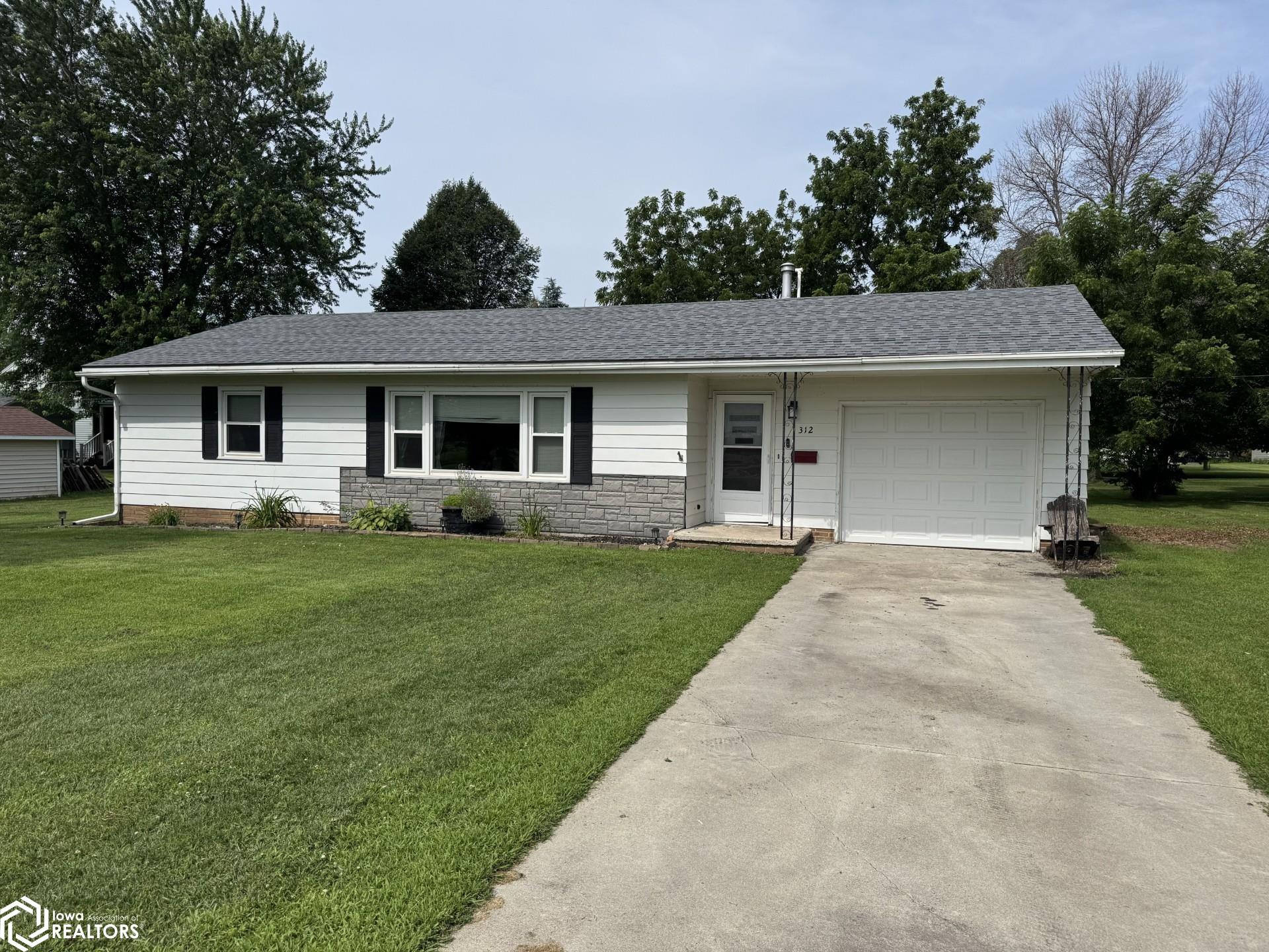 312 N Locust Street, Kanawha, Iowa image 1