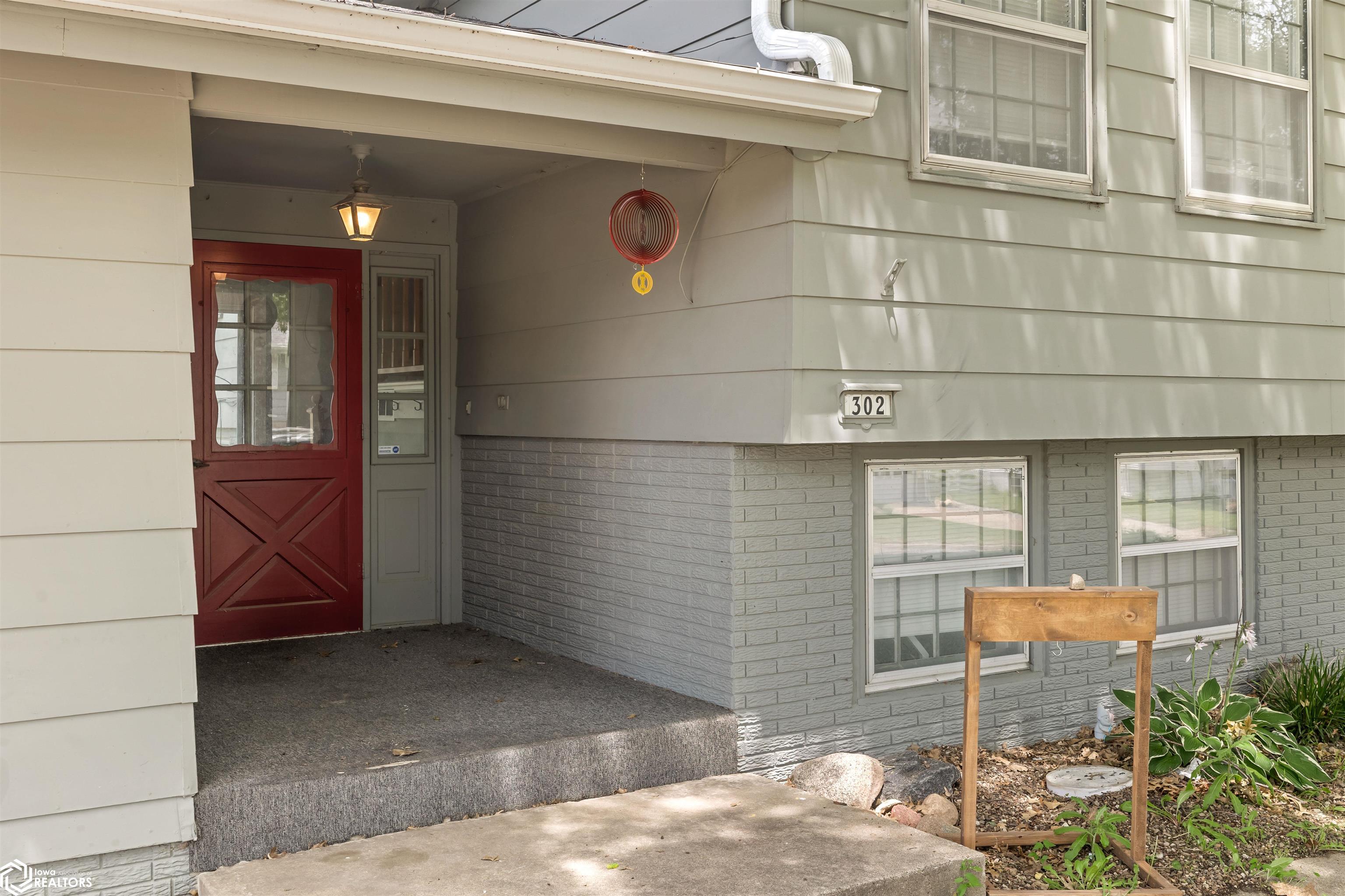 302 Newcastle Road, Marshalltown, Iowa image 1