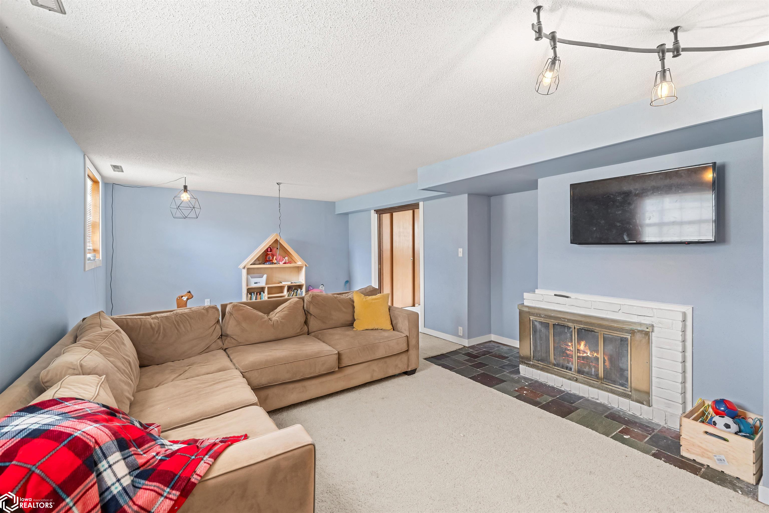 302 Newcastle Road, Marshalltown, Iowa image 24