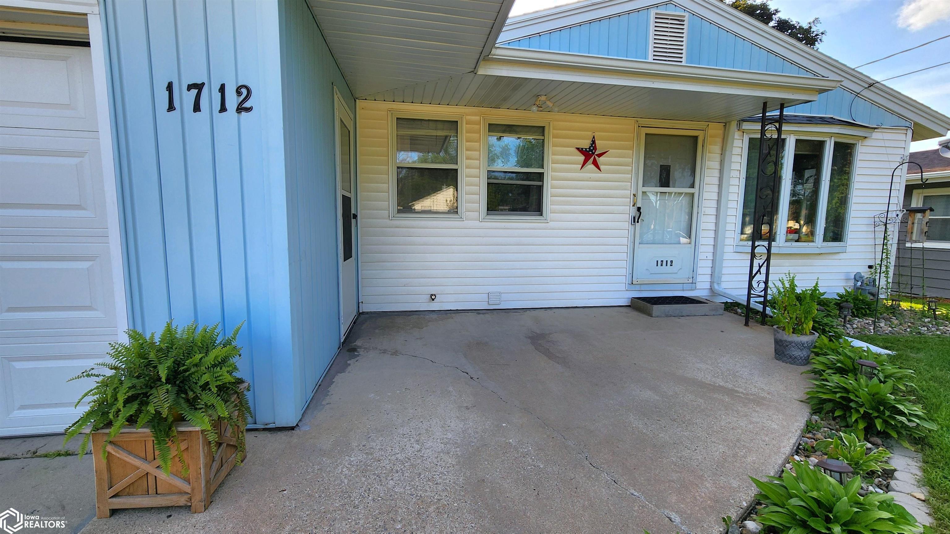 1712 S Hampshire Avenue, Mason City, Iowa image 3