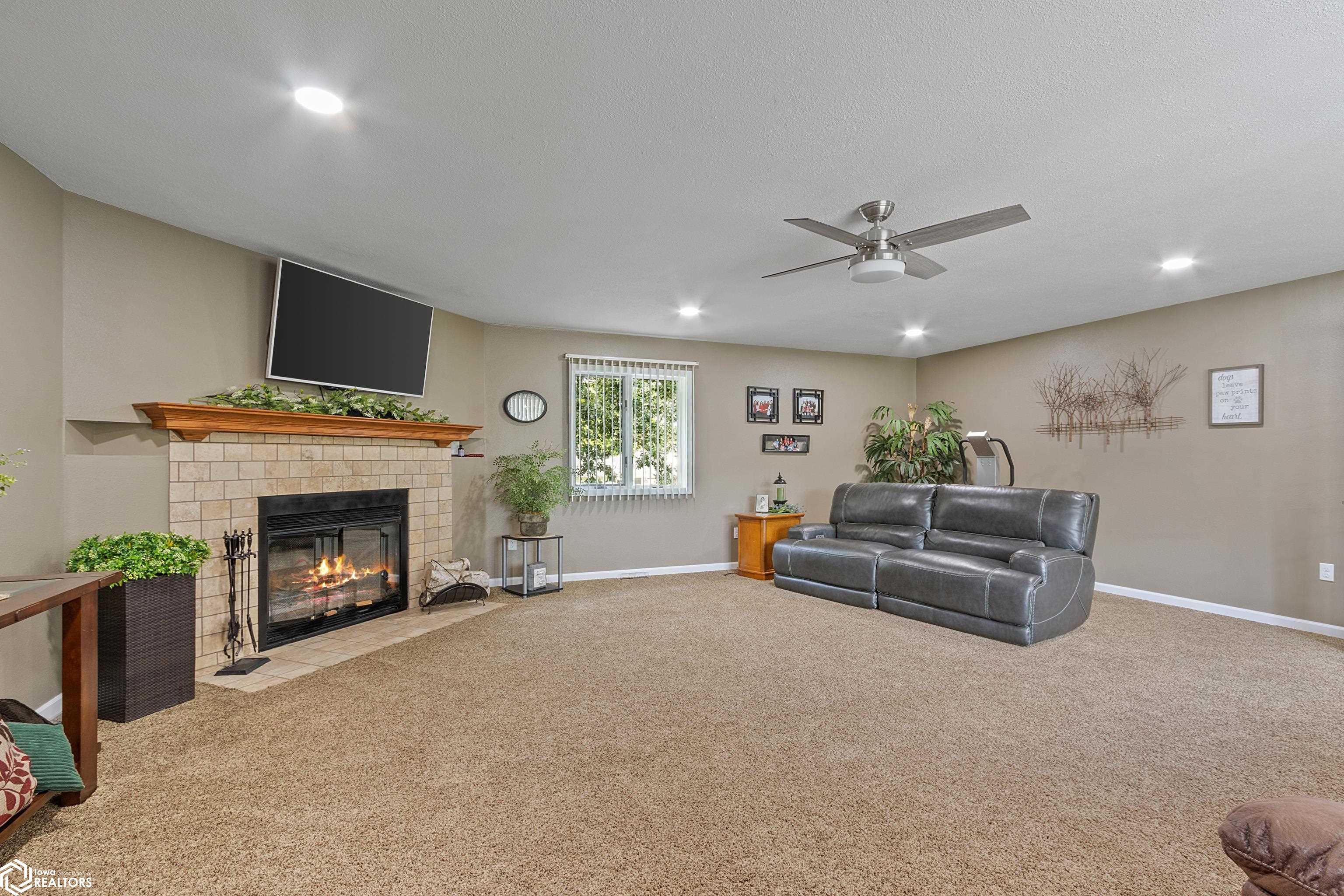 440 W 9th Street, Garner, Iowa image 7