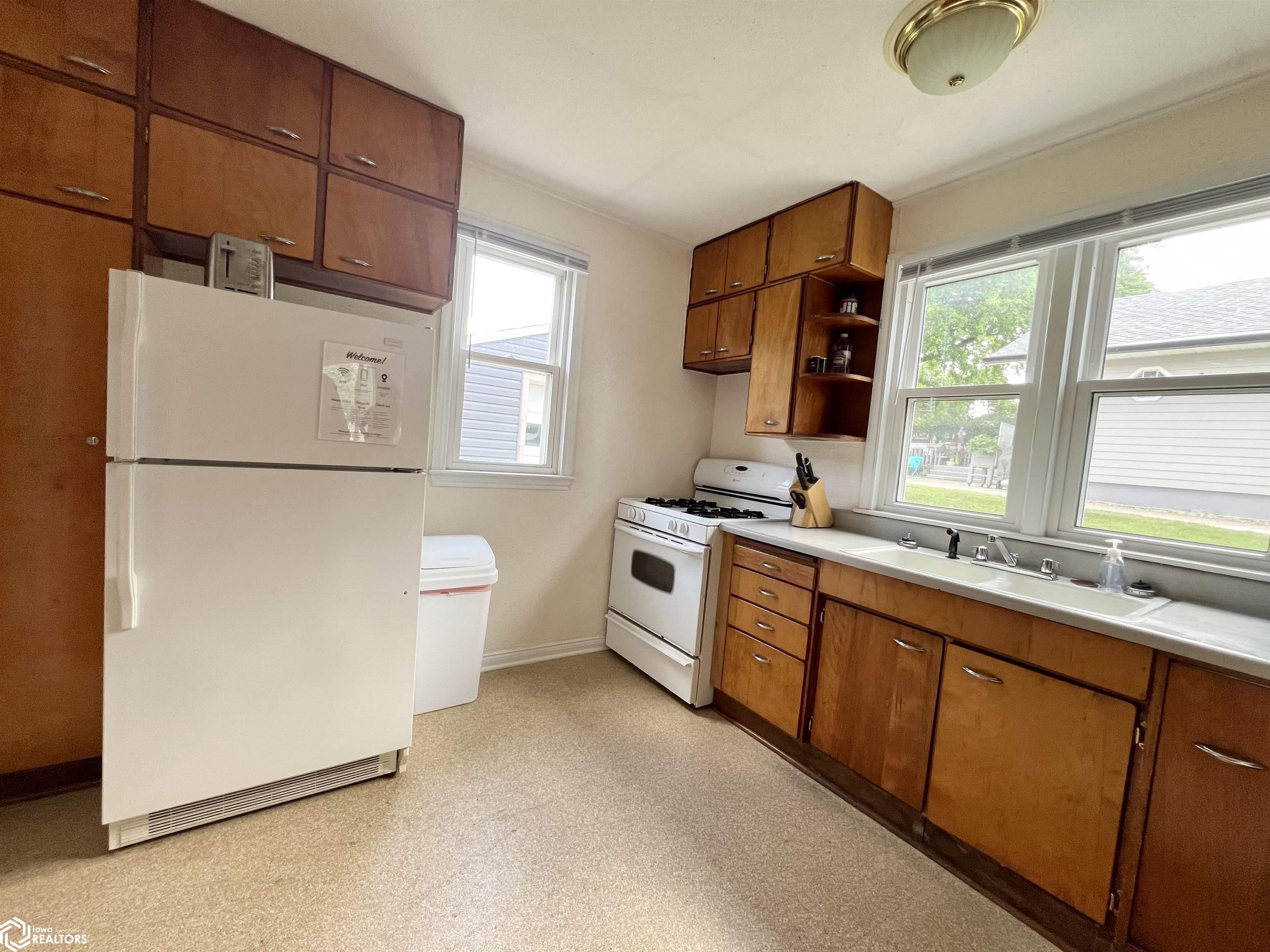 314 E 14th Street, Newton, Iowa image 11