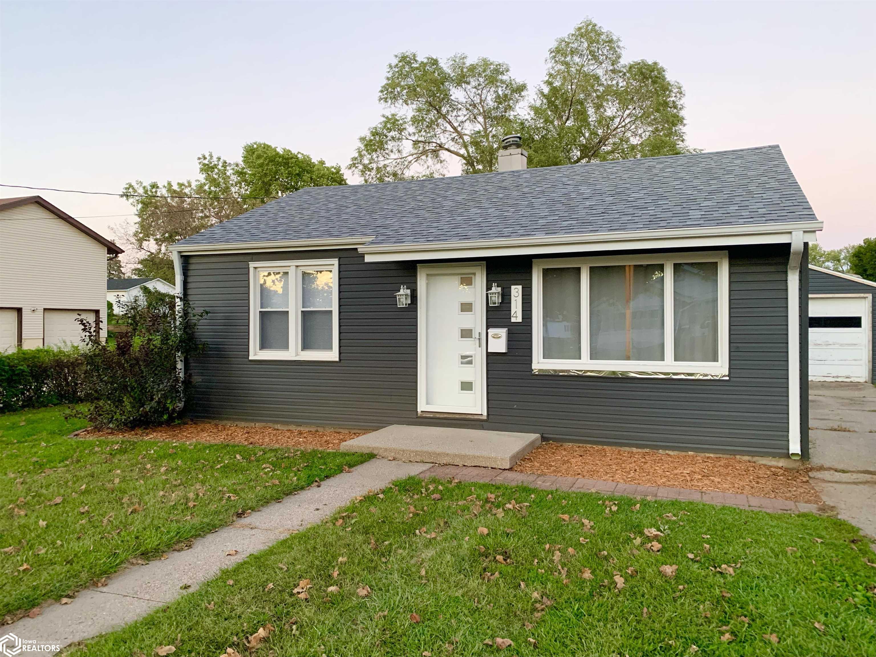 314 E 14th Street, Newton, Iowa image 12