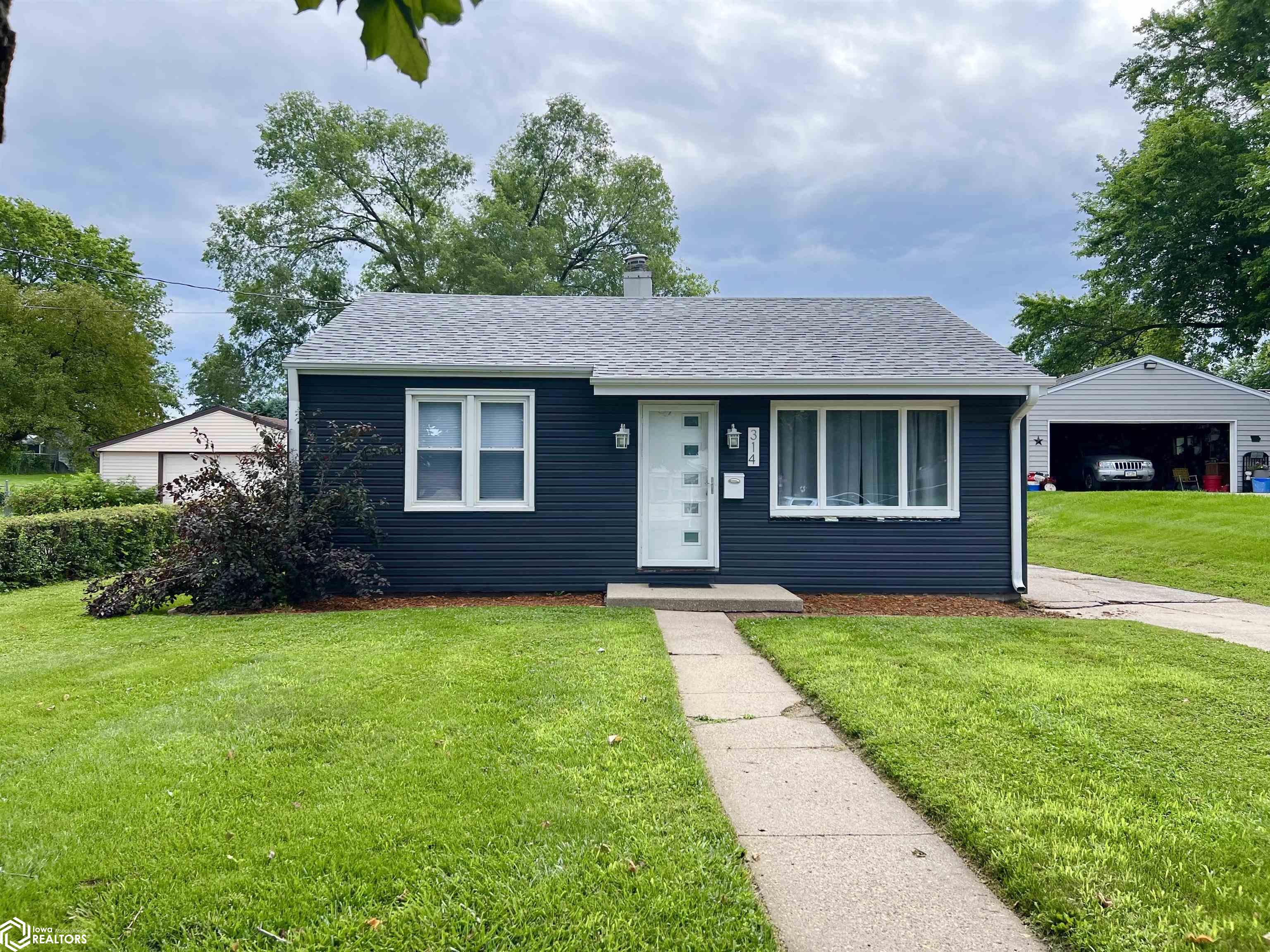 314 E 14th Street, Newton, Iowa image 17