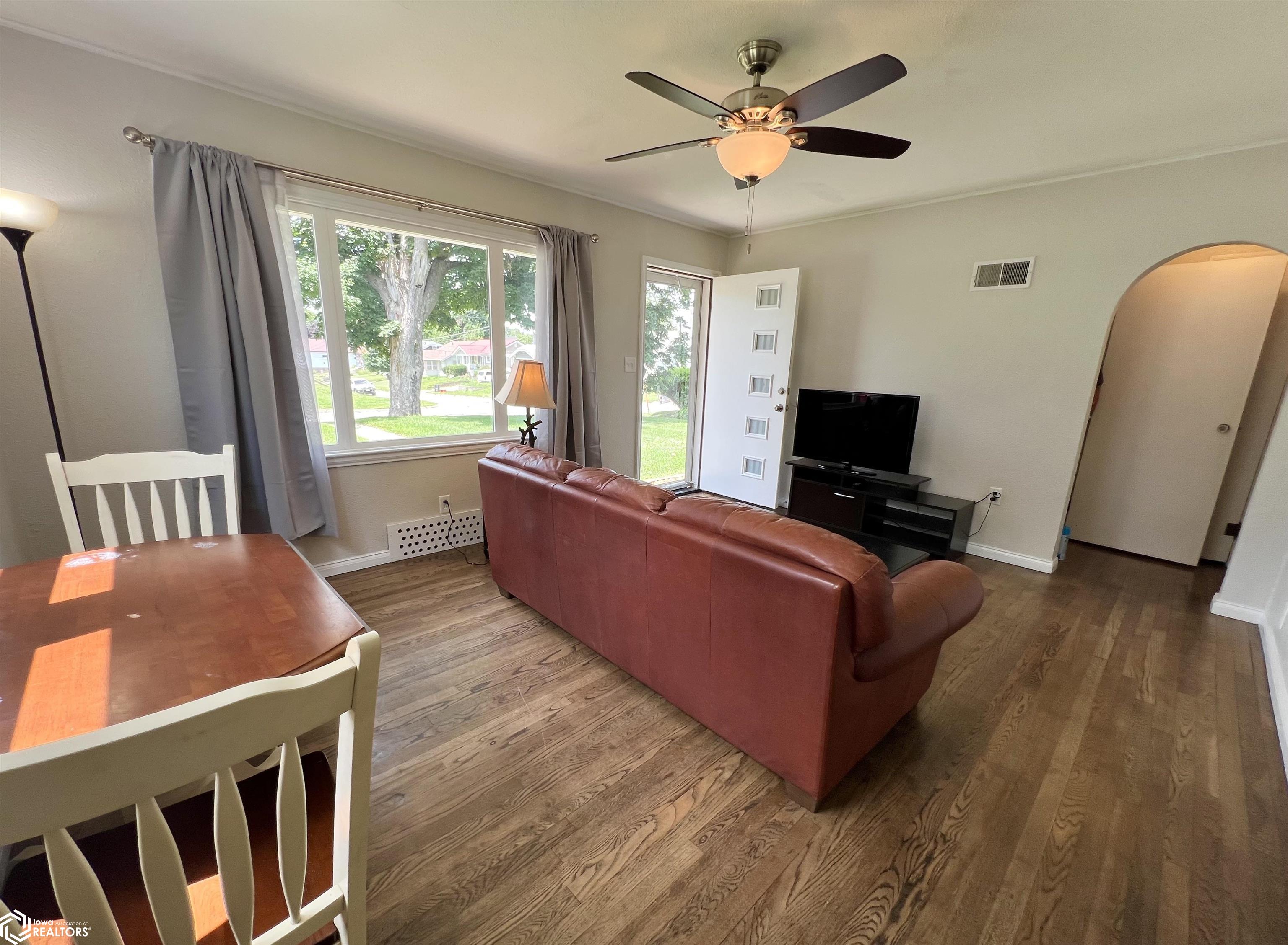 314 E 14th Street, Newton, Iowa image 3