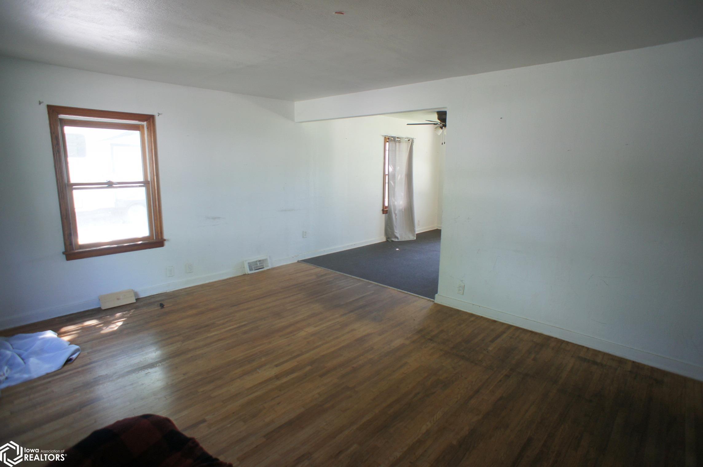 1048 Walnut Street, Webster City, Iowa image 2