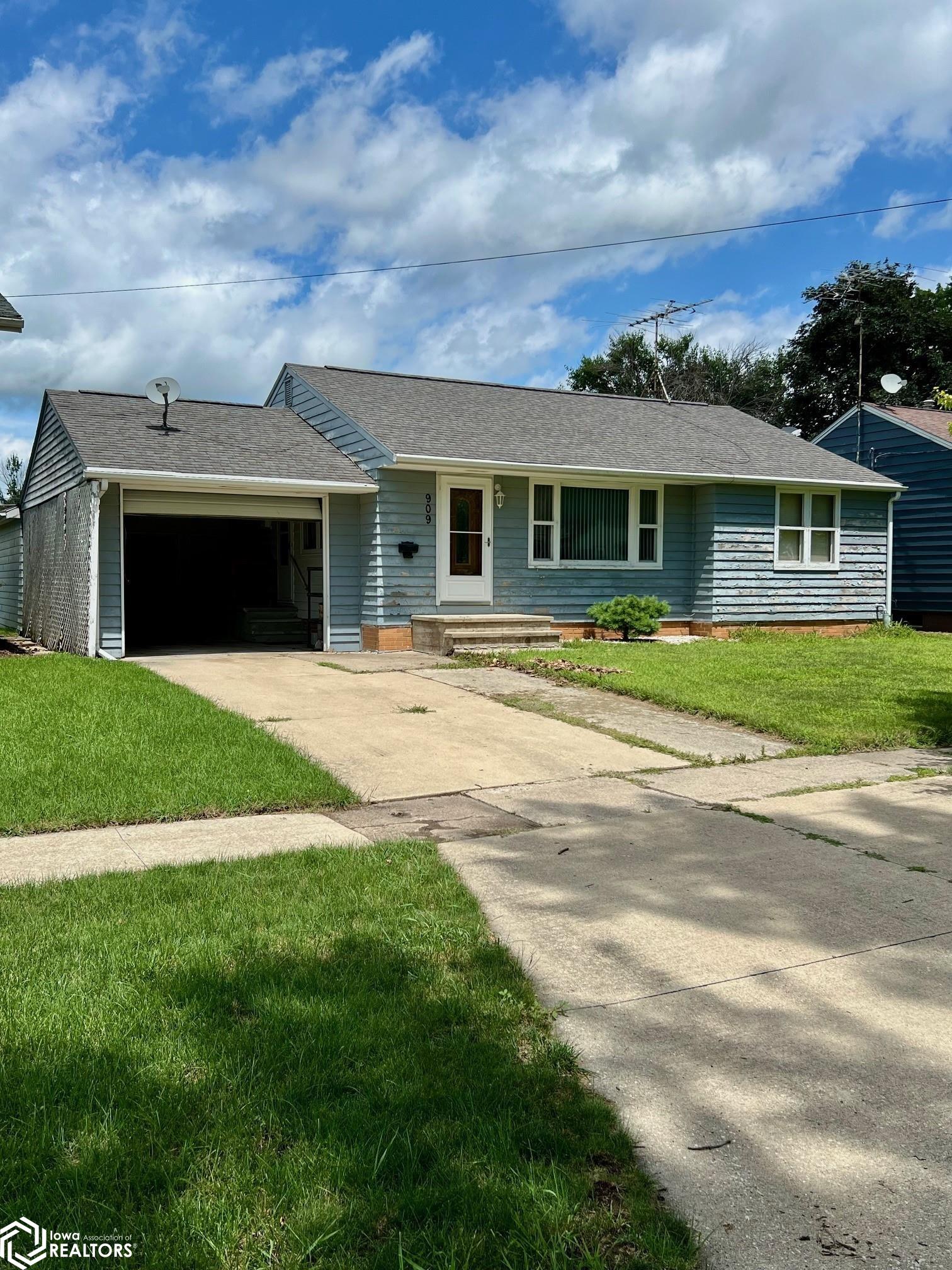 909 1st Avenue, Clarion, Iowa image 1