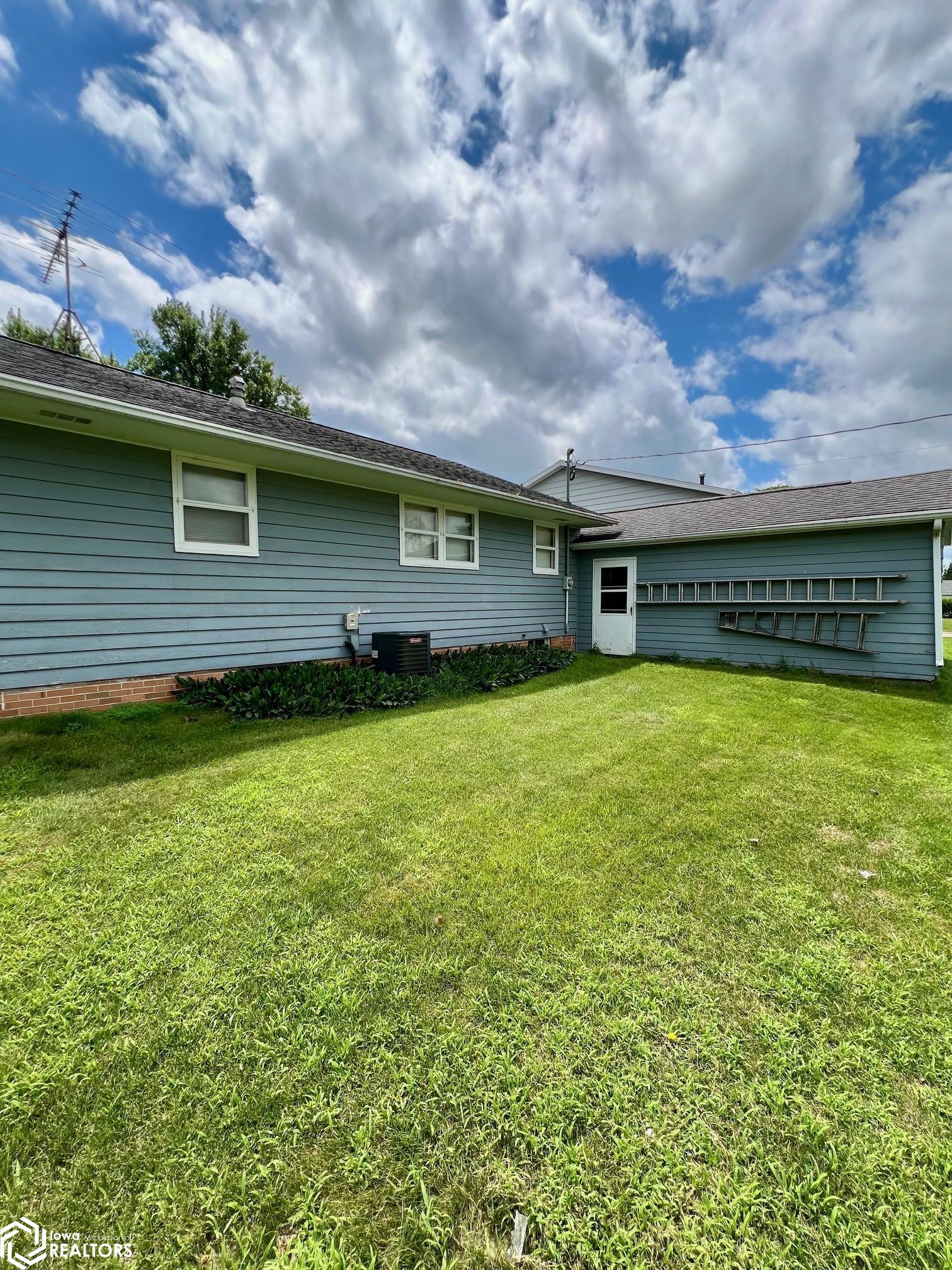 909 1st Avenue, Clarion, Iowa image 23