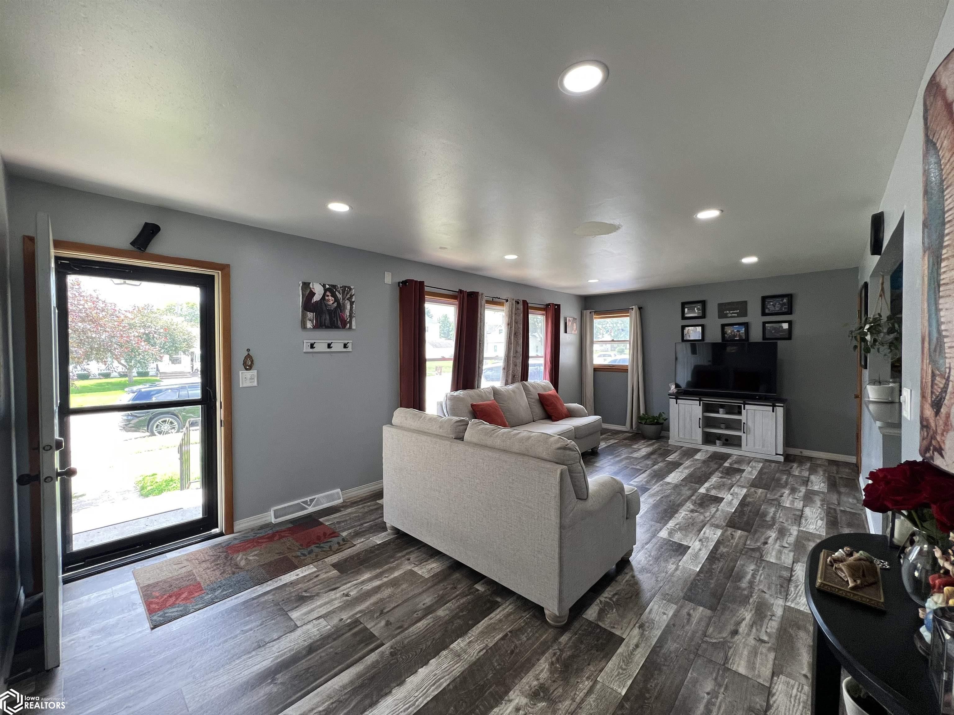 519 E 1st Street, Carroll, Iowa image 3