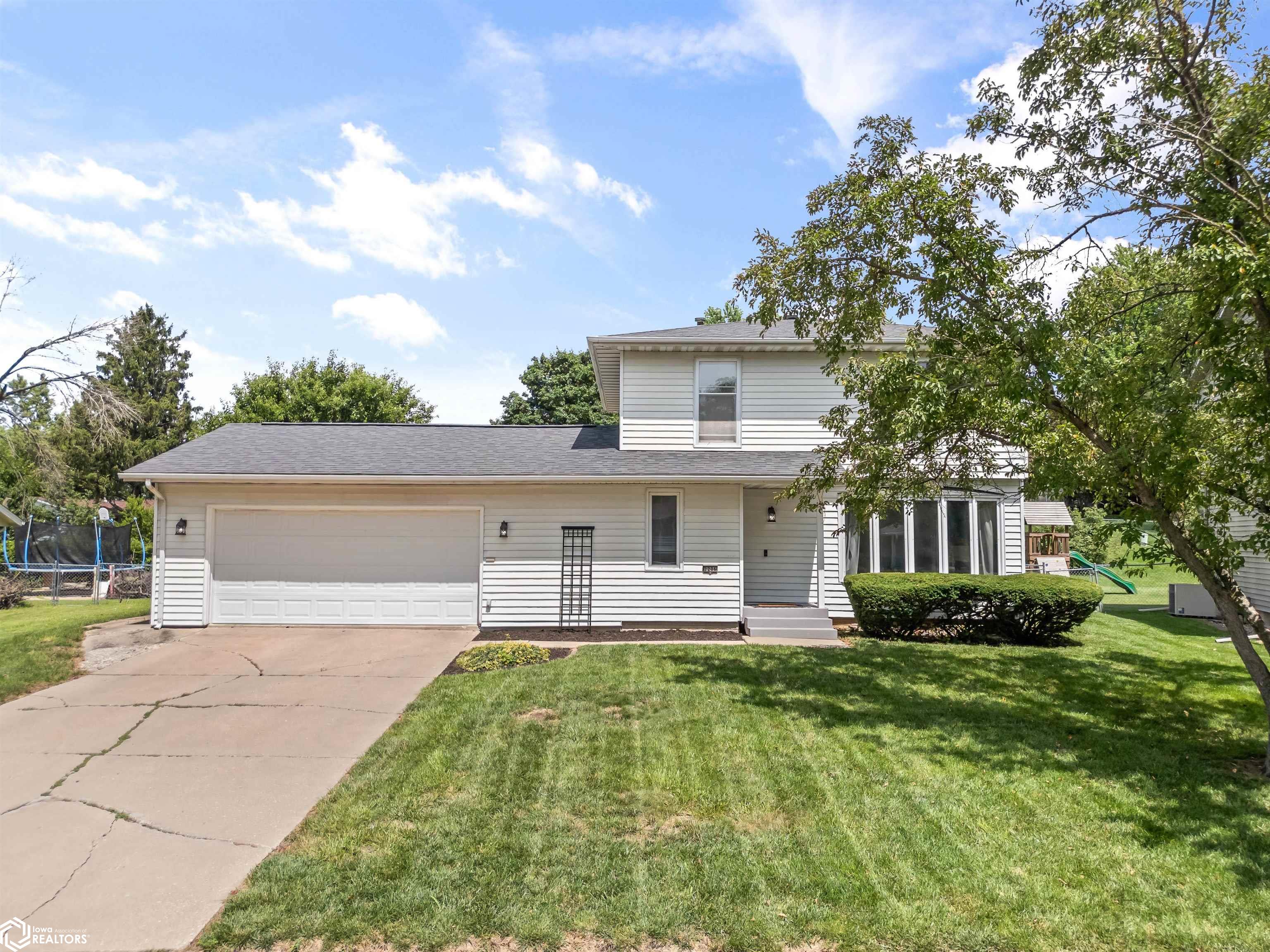 2206 Wakefield Drive, Marshalltown, Iowa image 1
