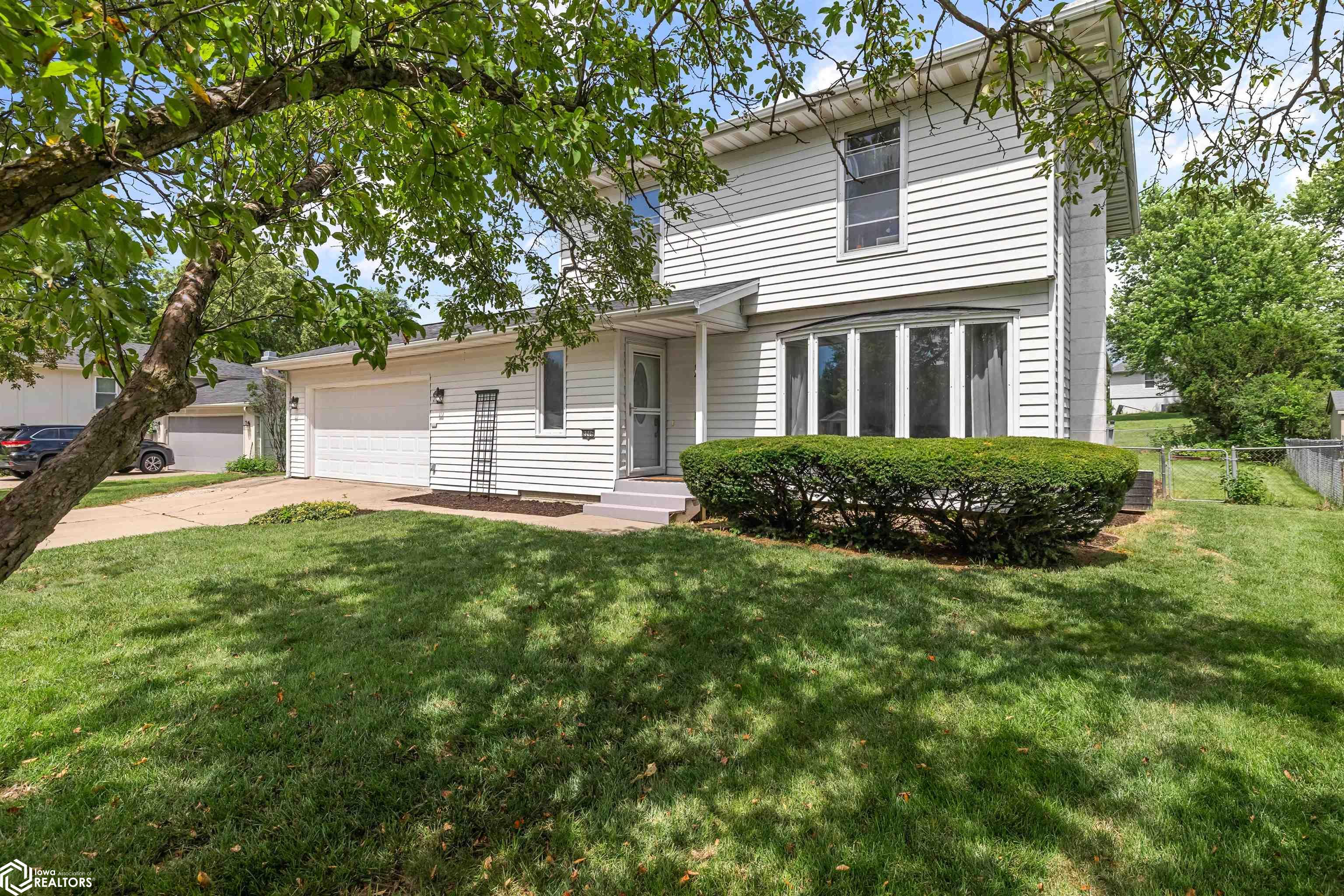 2206 Wakefield Drive, Marshalltown, Iowa image 2
