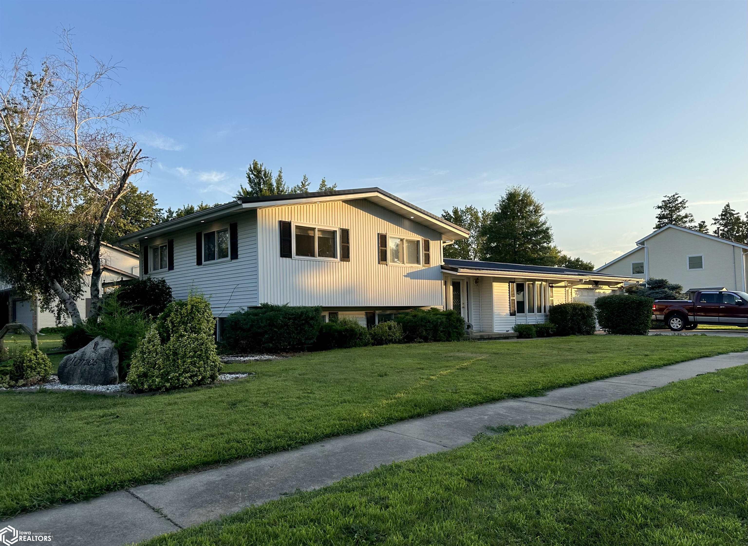94 14th Avenue, Grinnell, Iowa image 1