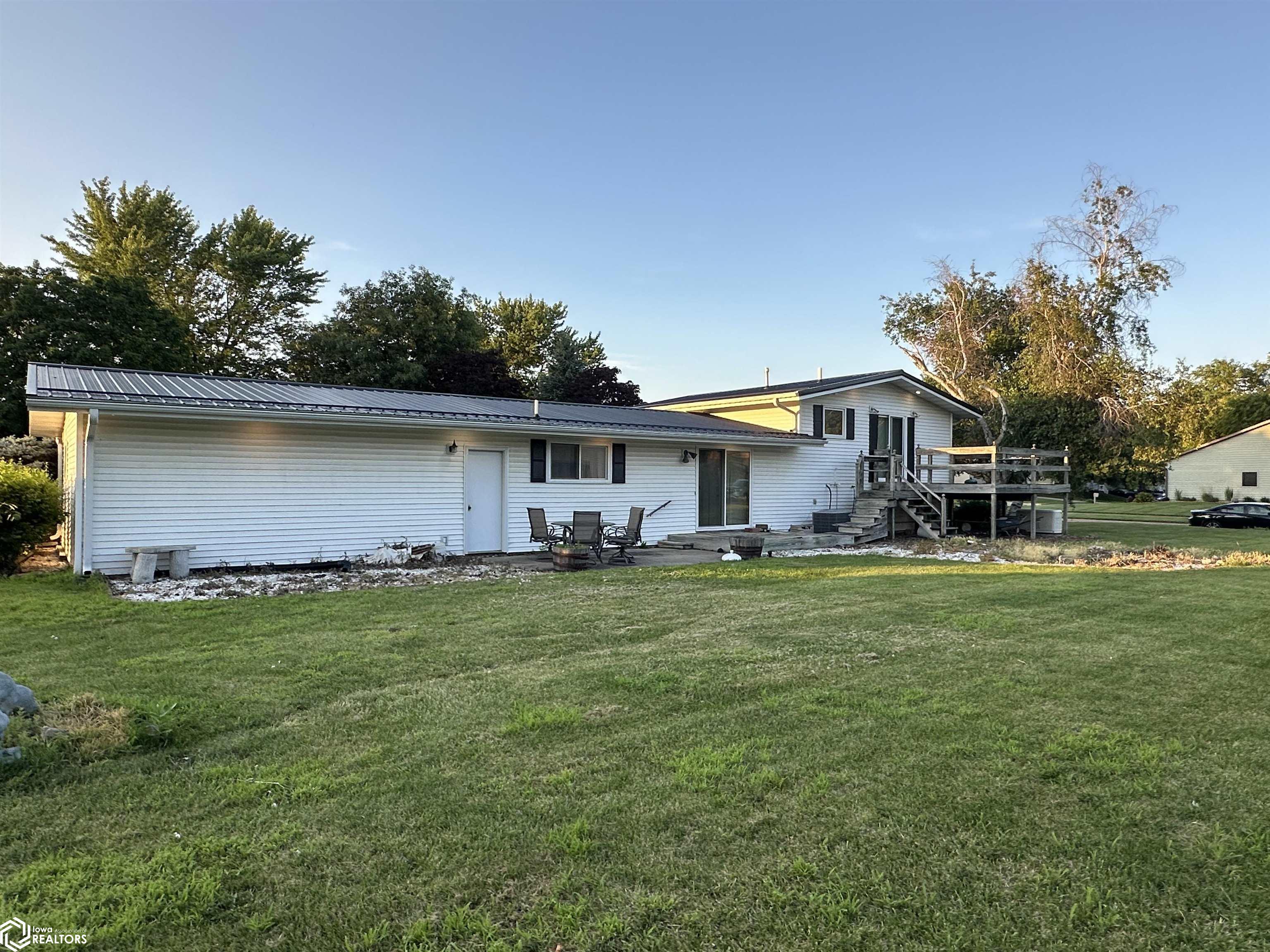 94 14th Avenue, Grinnell, Iowa image 2