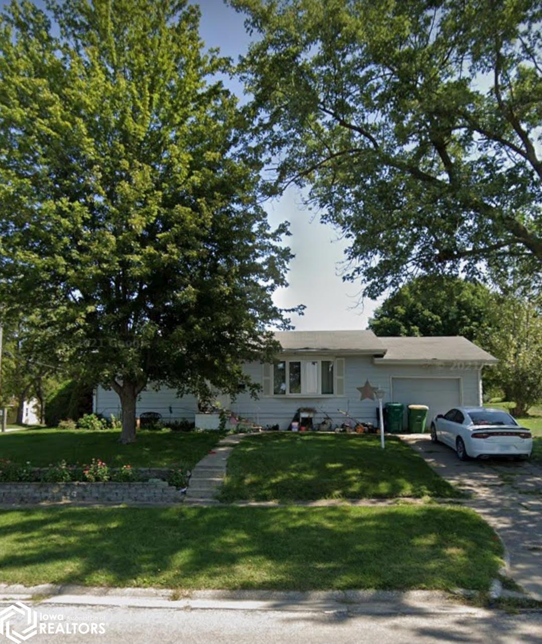 907 N Walnut Street, Creston, Iowa image 1