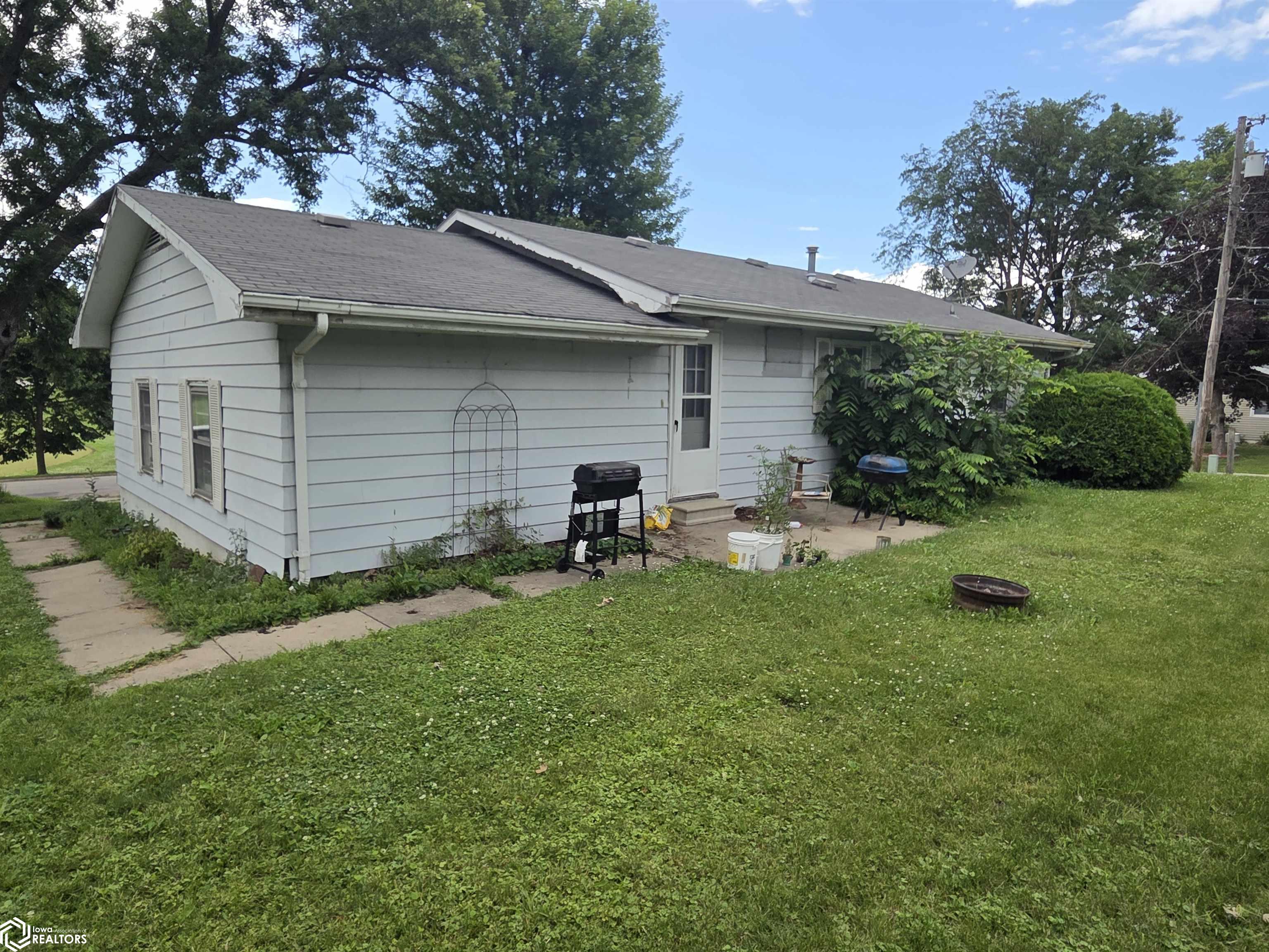 907 N Walnut Street, Creston, Iowa image 3