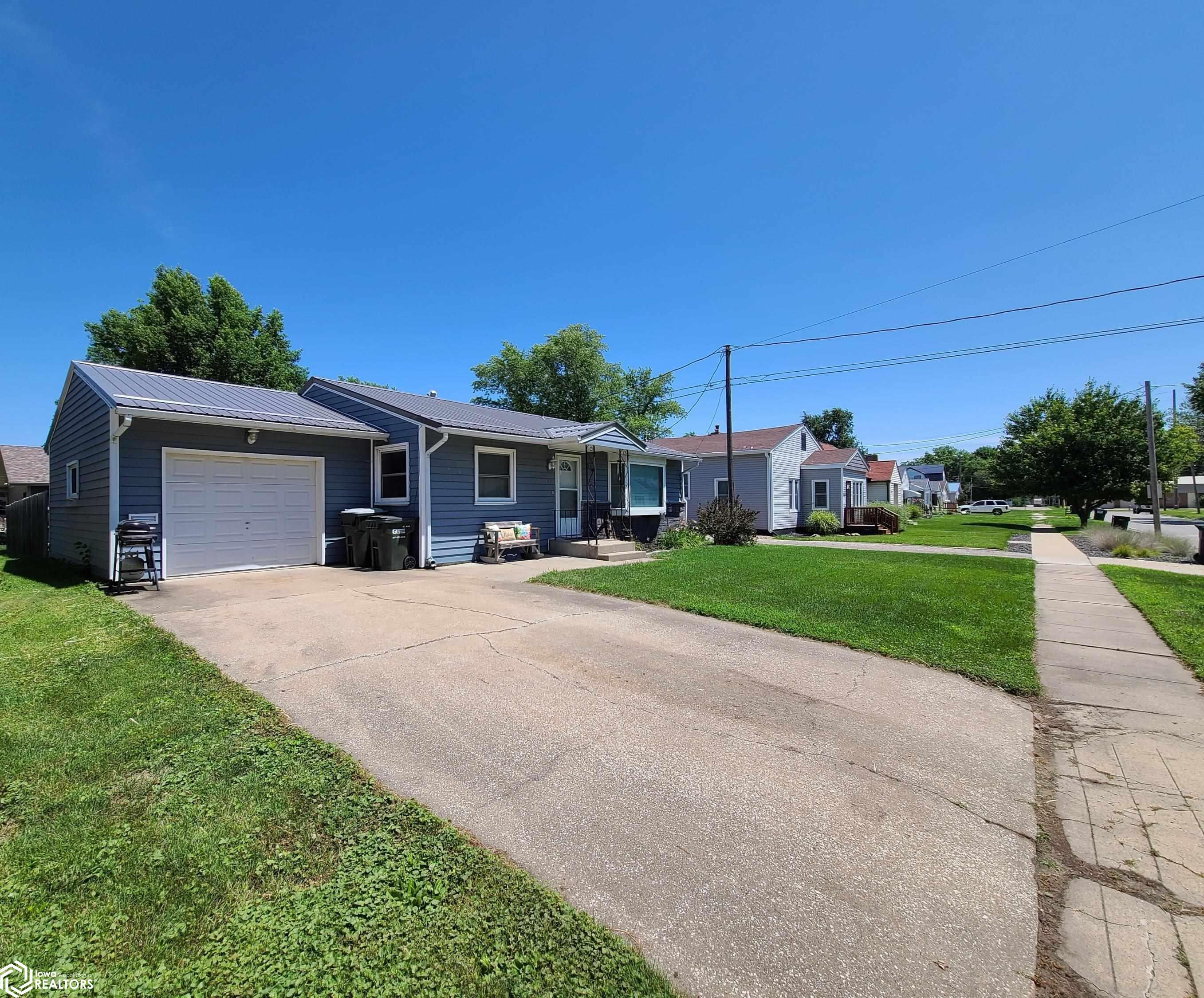 1005 9th Avenue, Oskaloosa, Iowa image 2