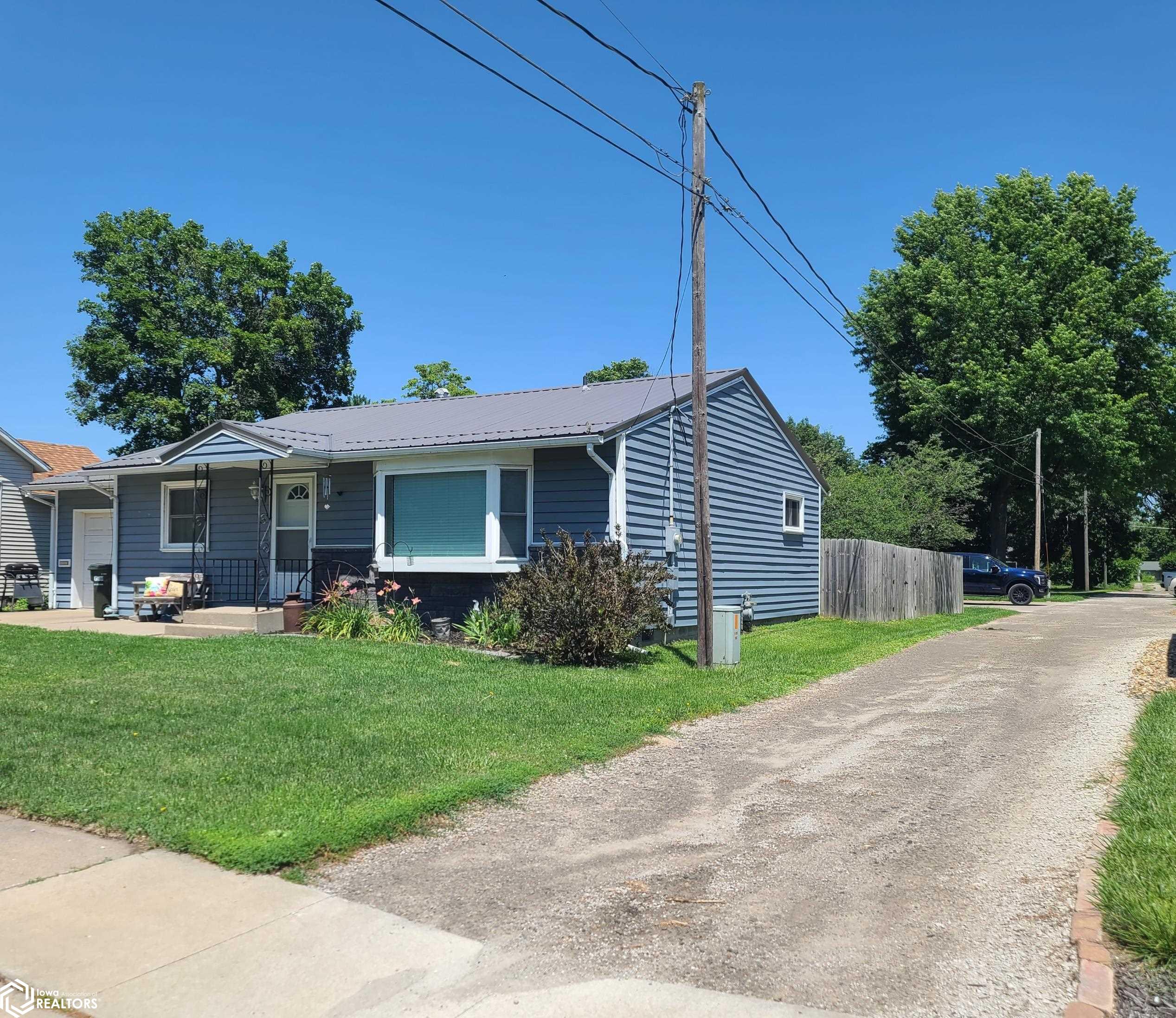 1005 9th Avenue, Oskaloosa, Iowa image 3
