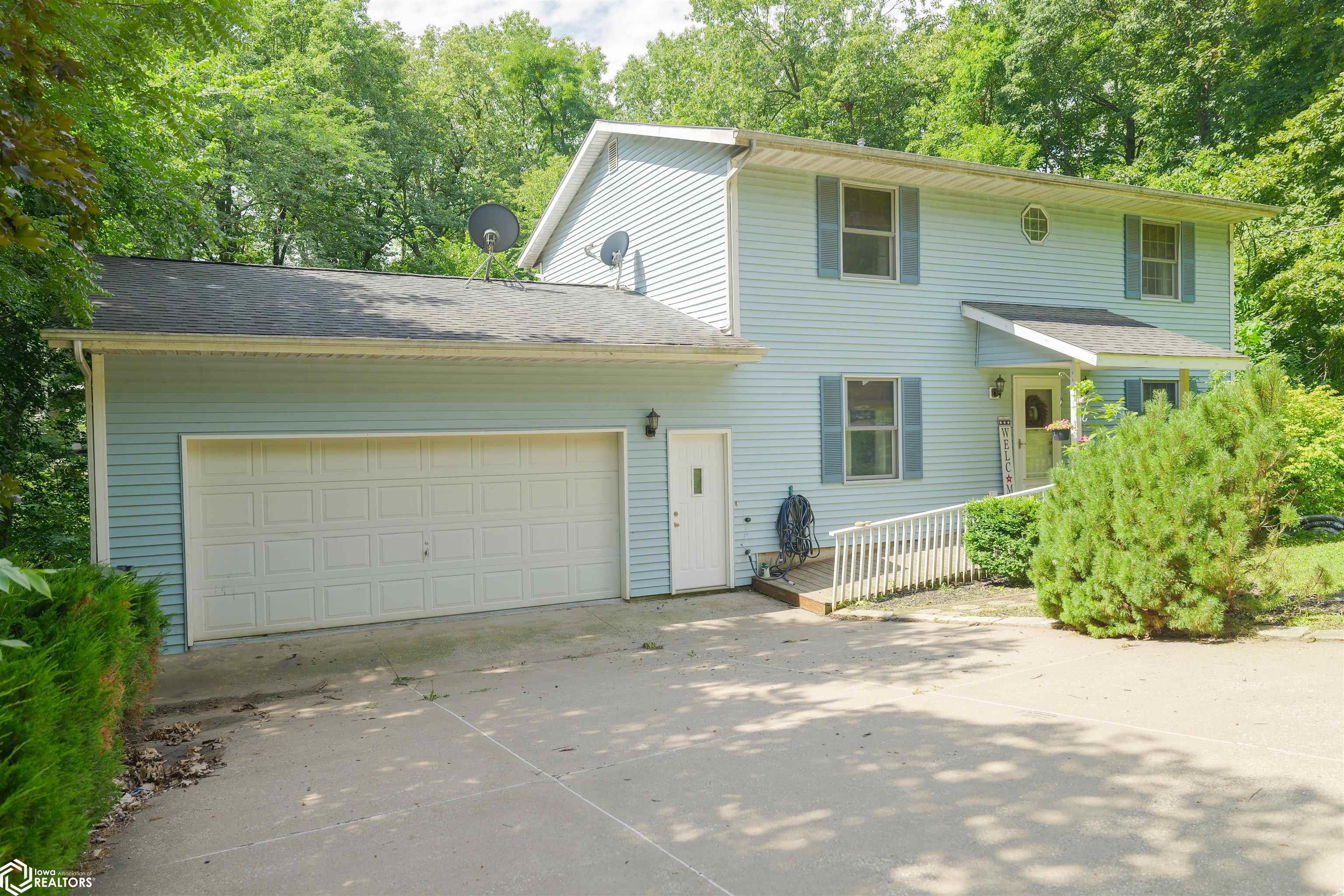 10591 Rolling Hills Drive, Burlington, Iowa image 1