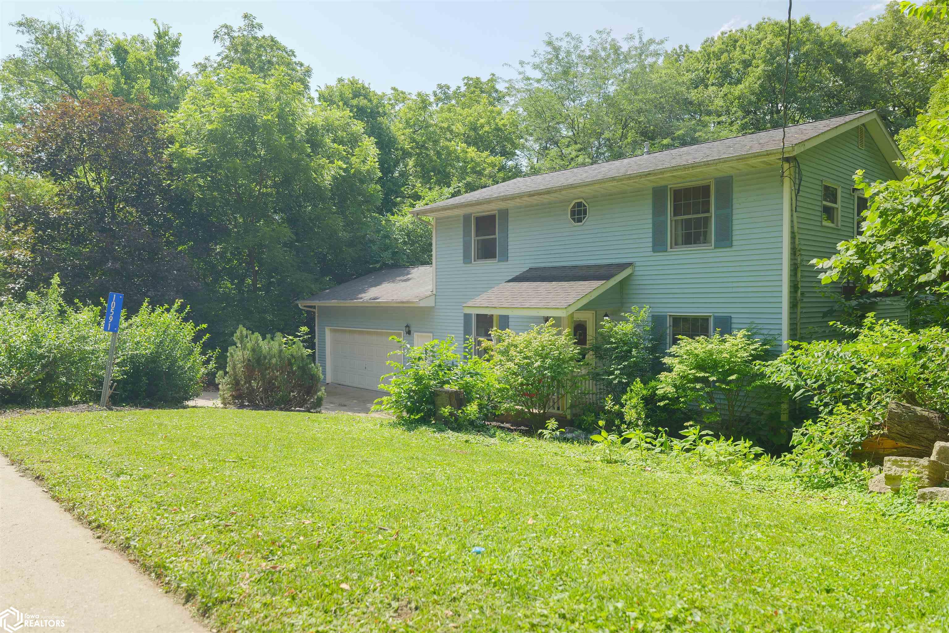 10591 Rolling Hills Drive, Burlington, Iowa image 2