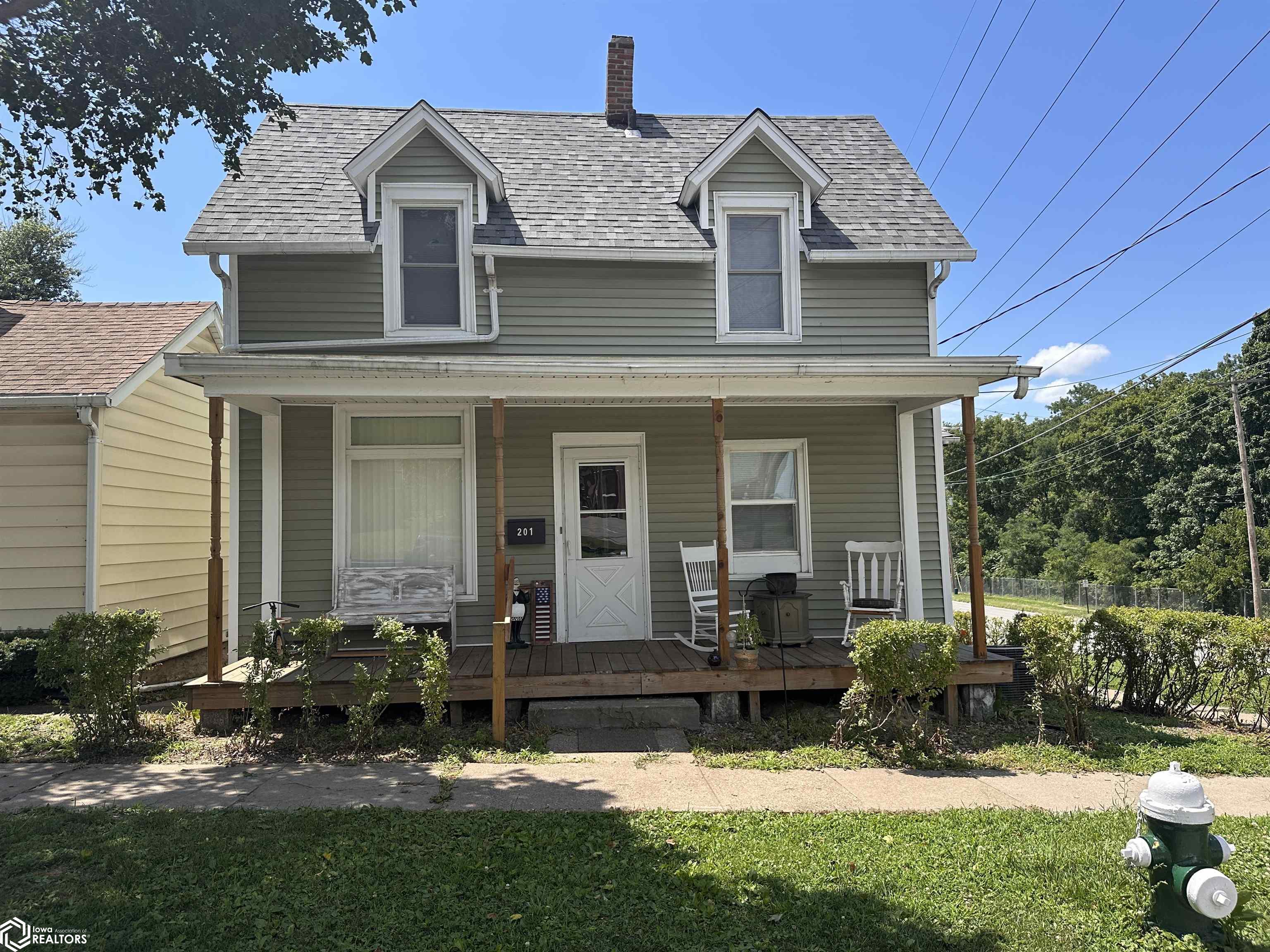 201 S 9th Street, Burlington, Iowa image 1