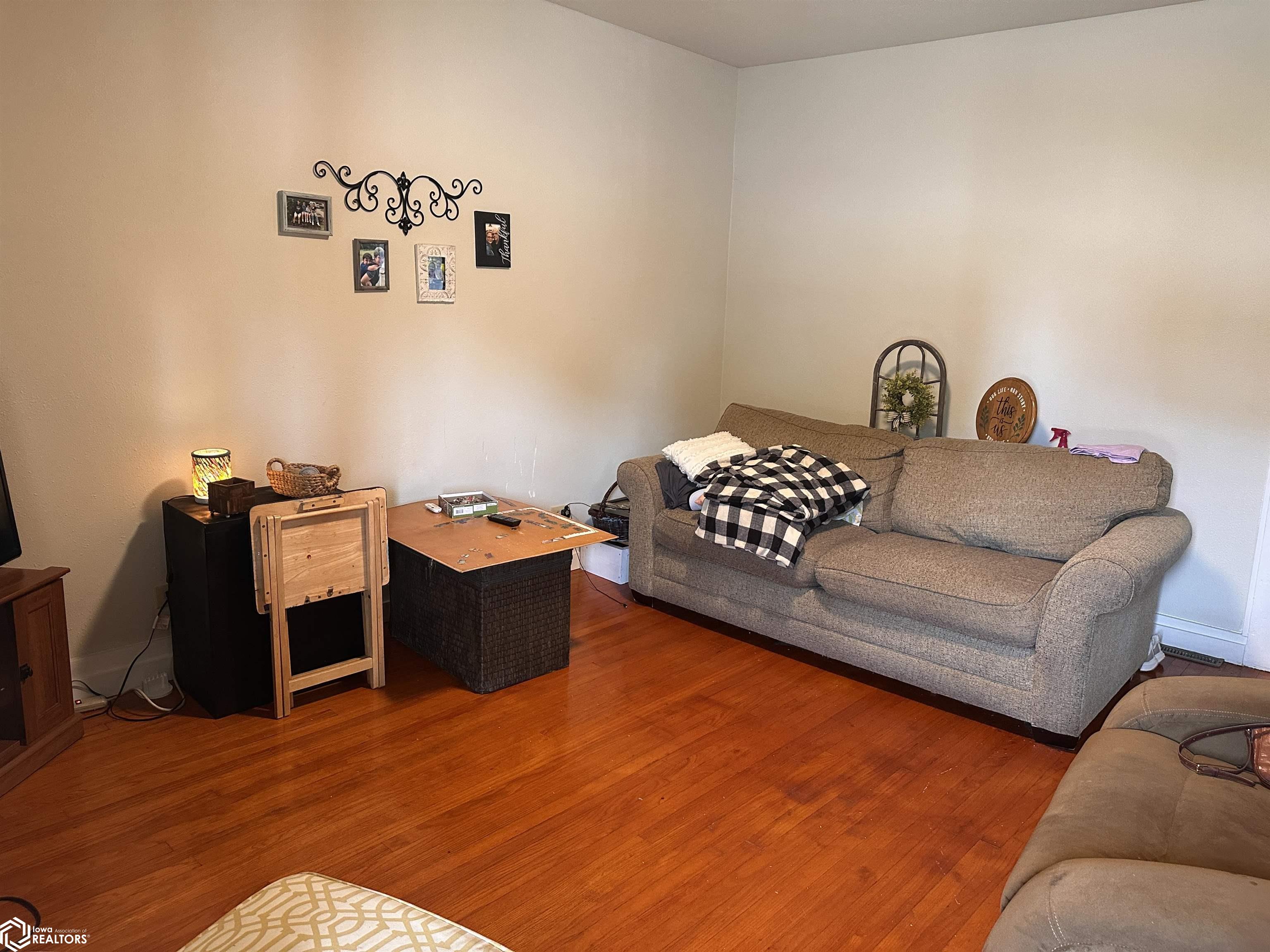 201 S 9th Street, Burlington, Iowa image 2
