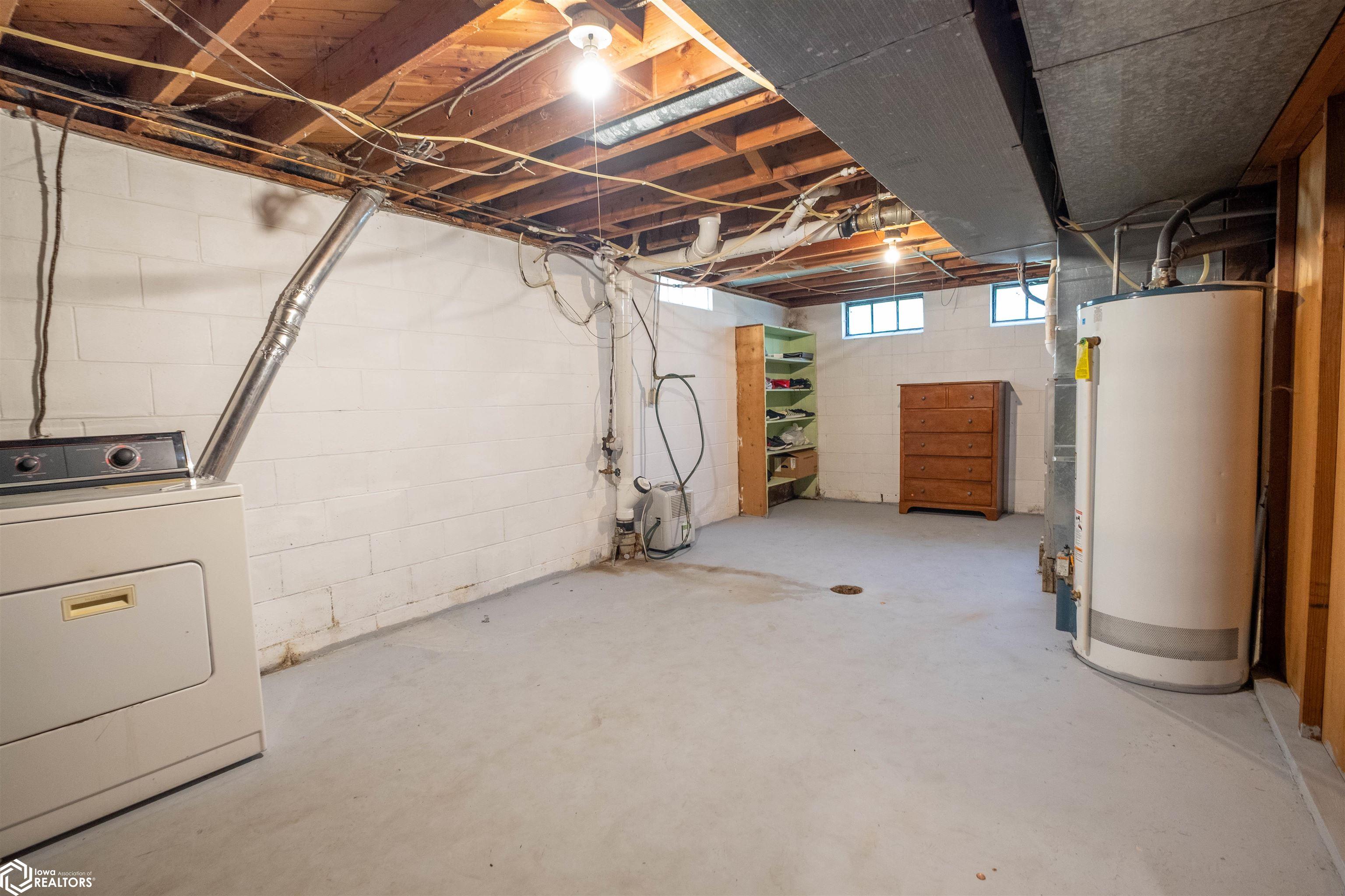 707 E Carleton Street, Toledo, Iowa image 12