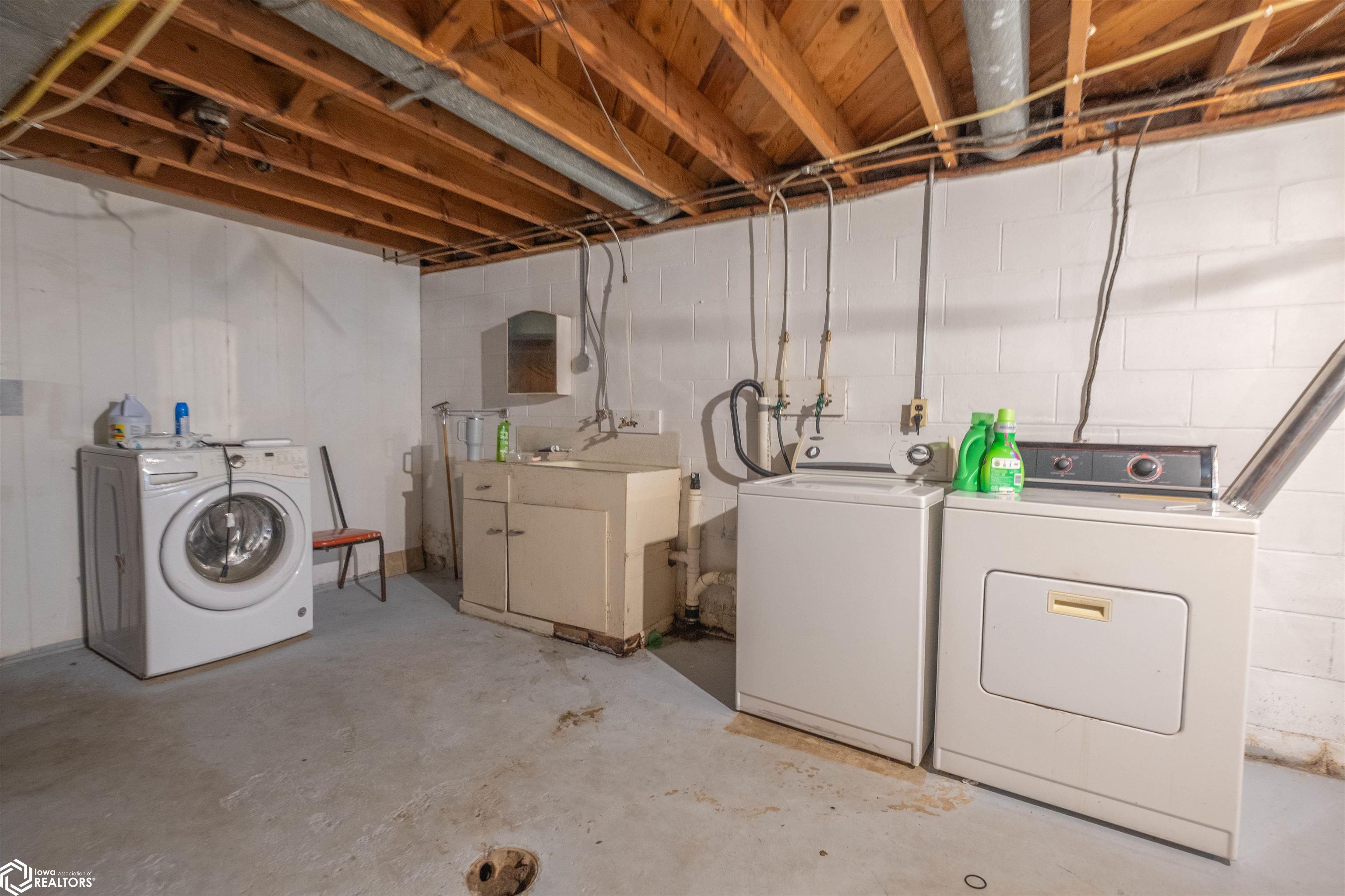 707 E Carleton Street, Toledo, Iowa image 13