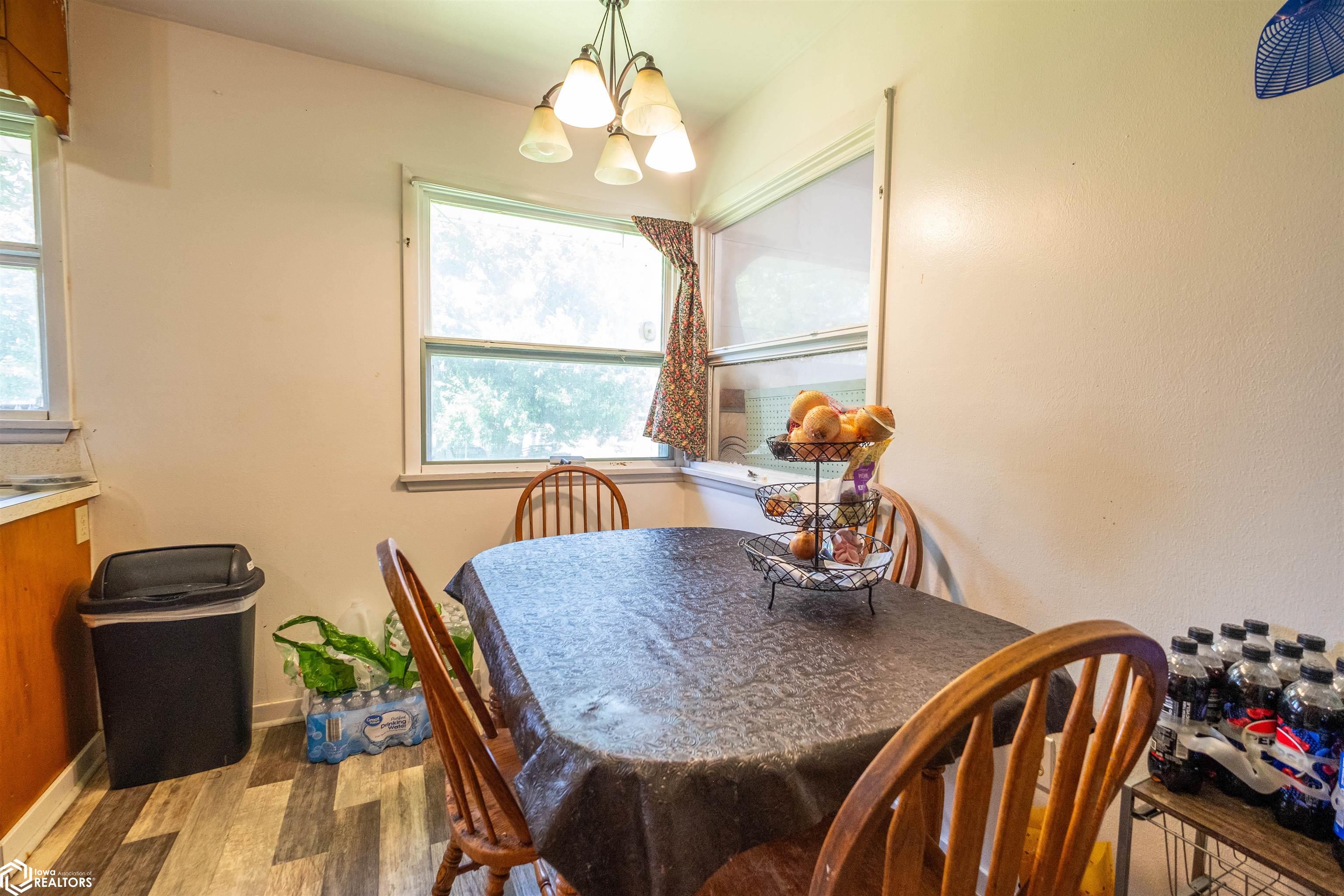 707 E Carleton Street, Toledo, Iowa image 6