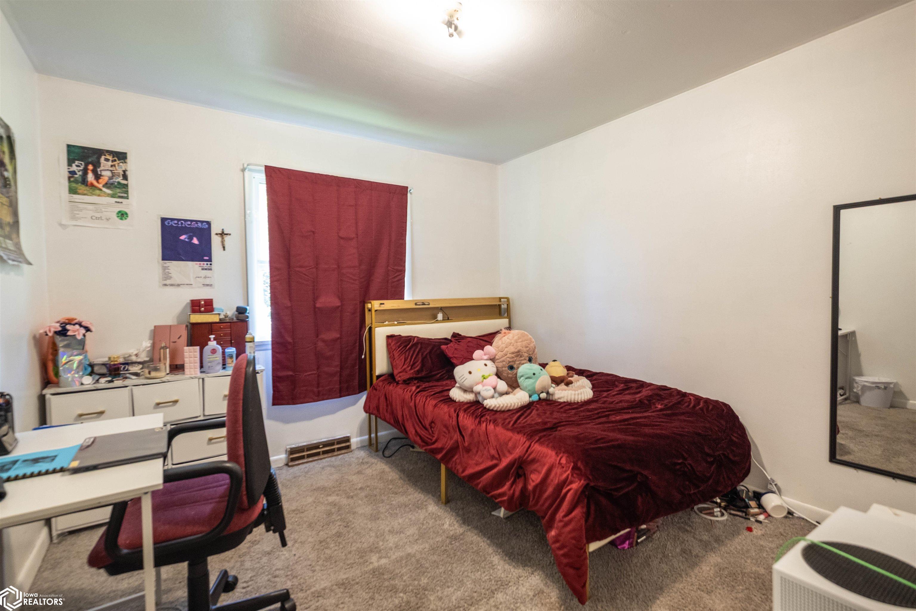 707 E Carleton Street, Toledo, Iowa image 8