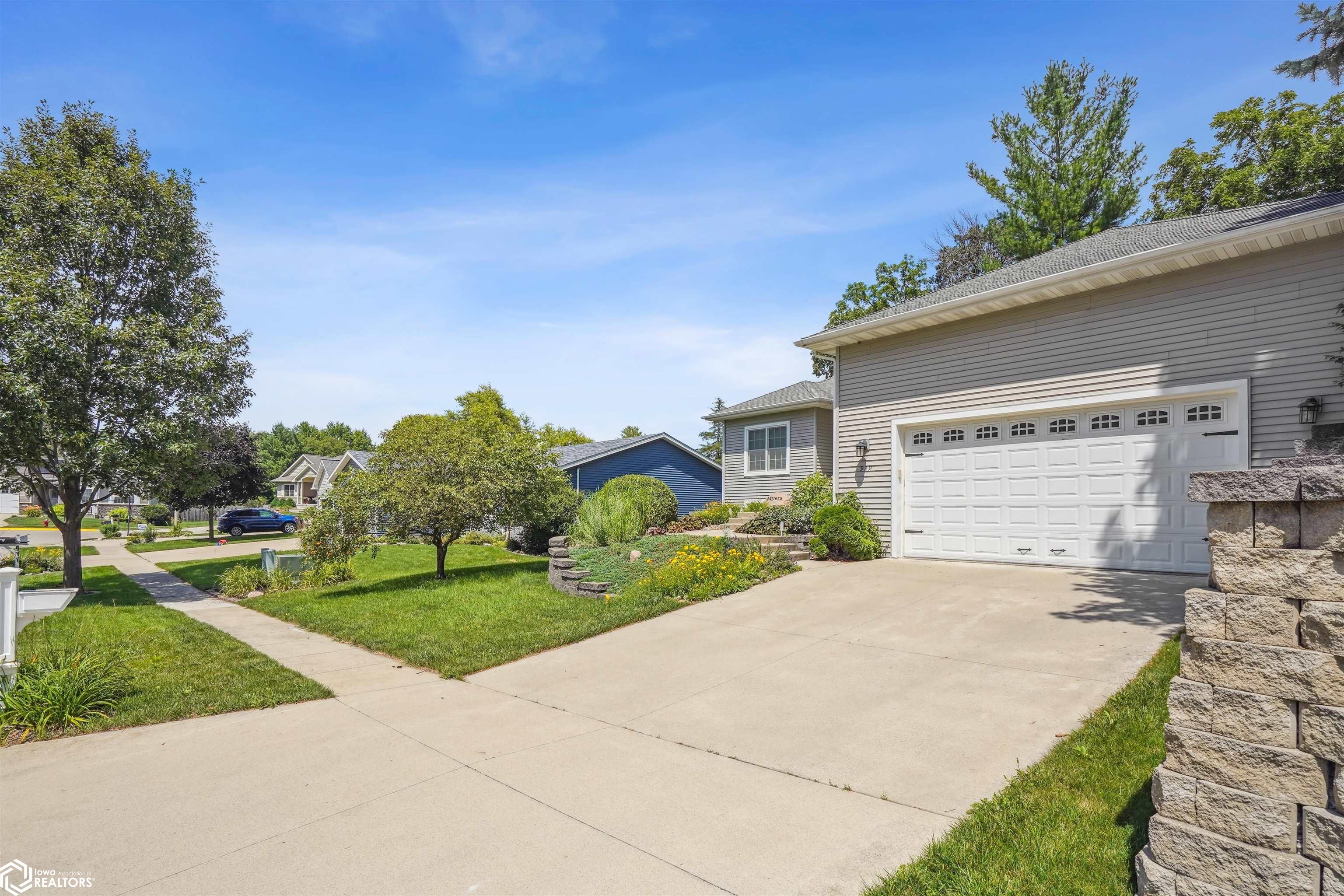 929 Sampson Drive, Nevada, Iowa image 2