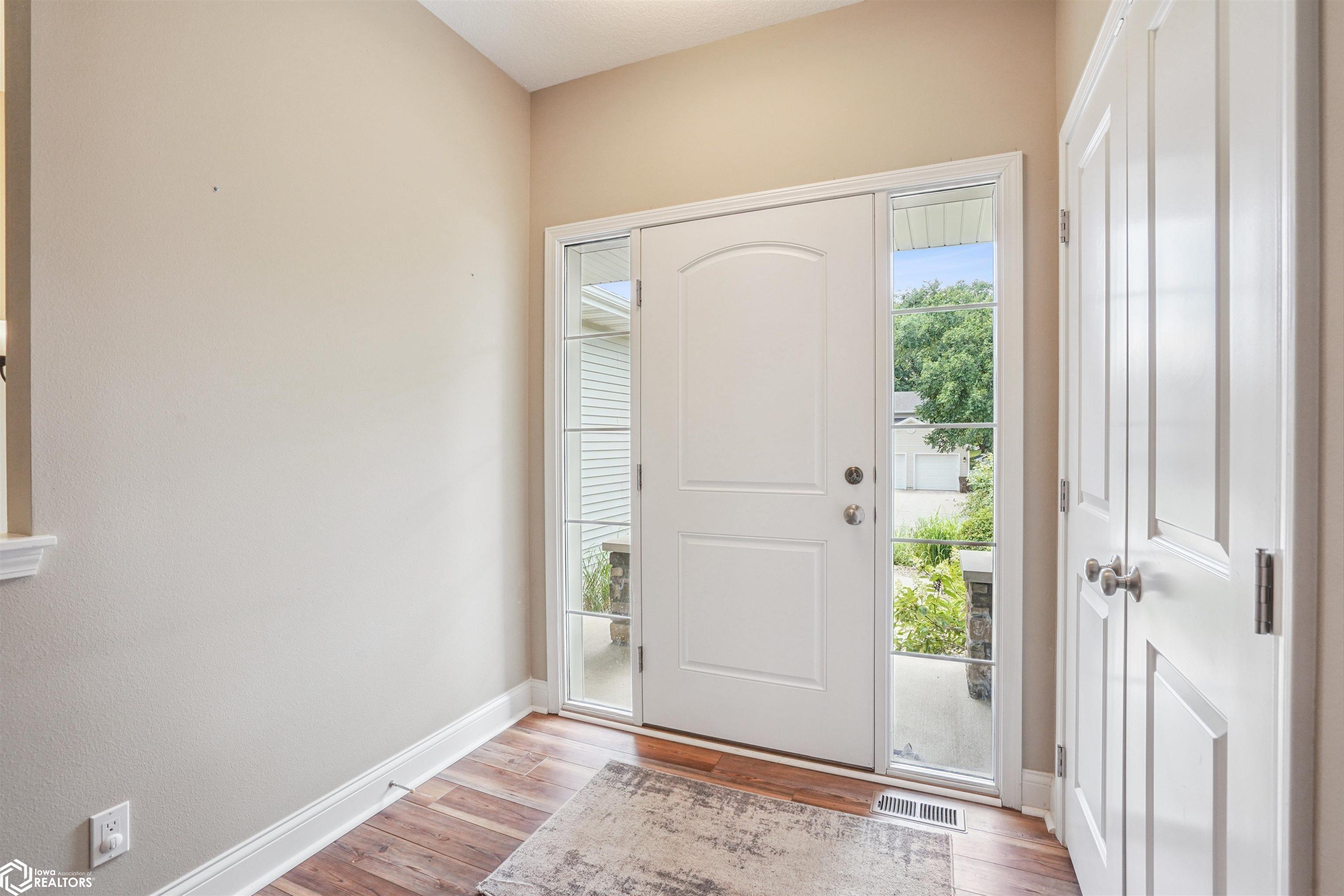 929 Sampson Drive, Nevada, Iowa image 3