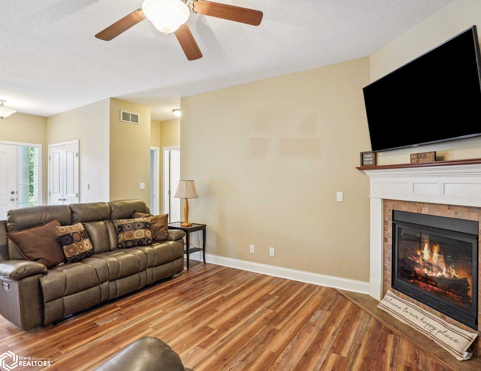 929 Sampson Drive, Nevada, Iowa image 5