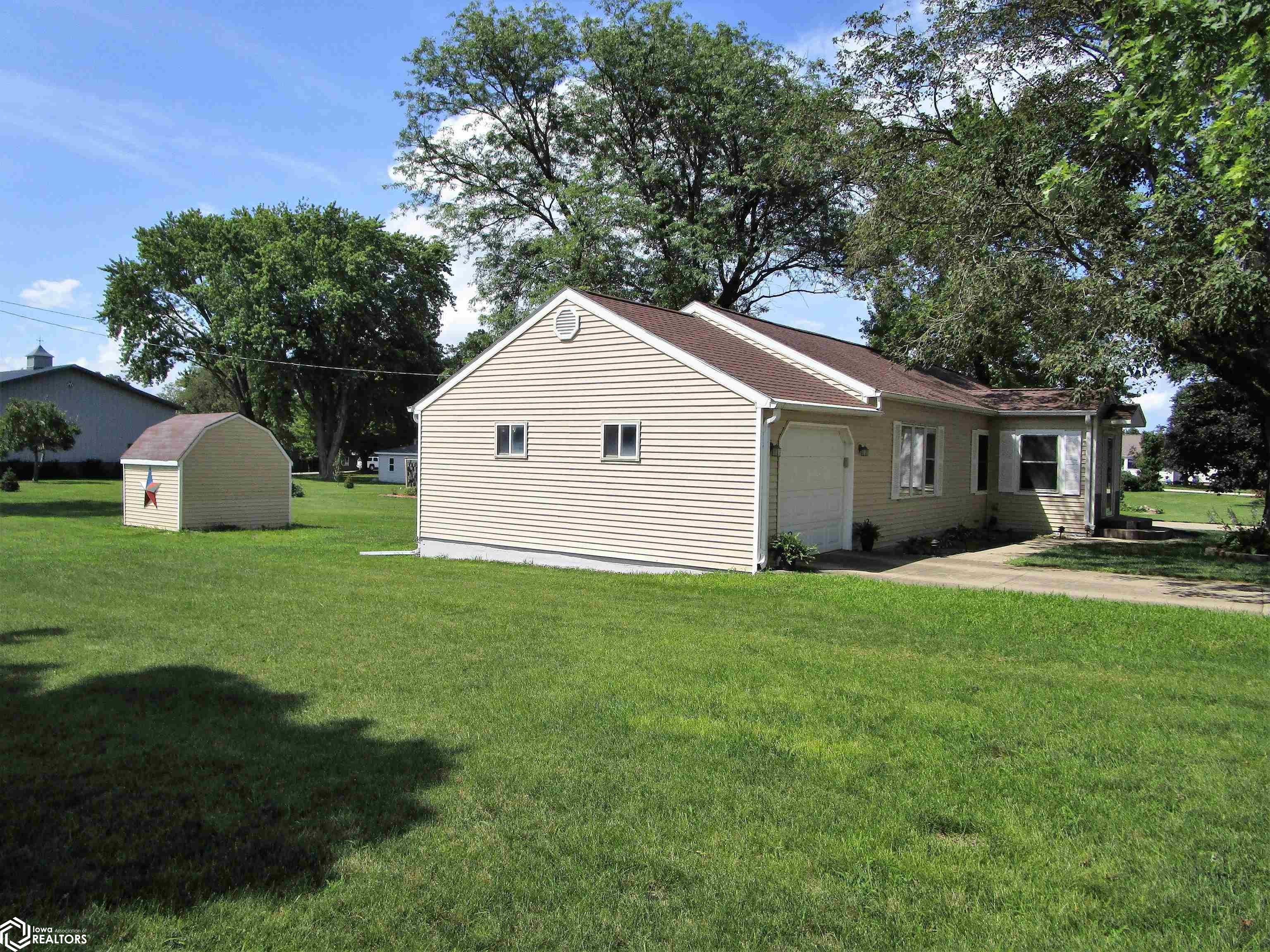 622 Center Street, Alden, Iowa image 4