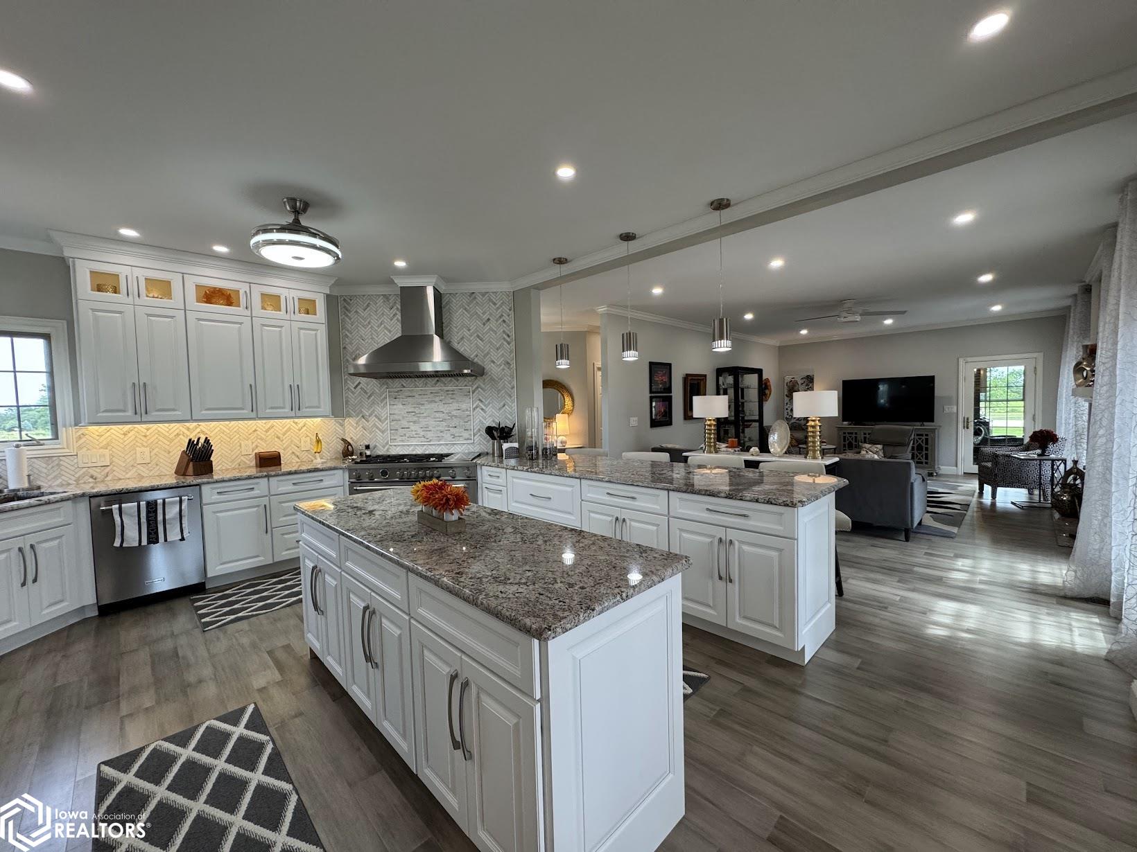 5609 Hickory Stick Lane, Burlington, Iowa image 11