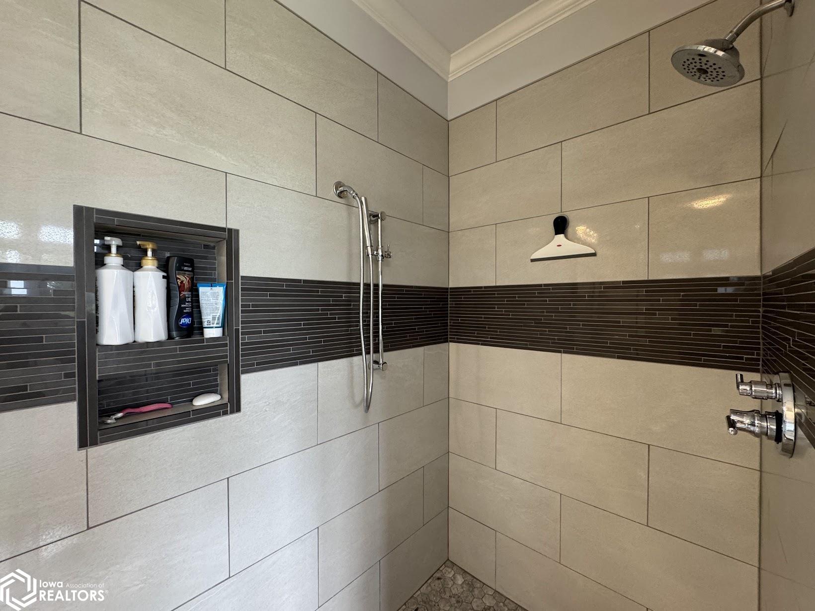 5609 Hickory Stick Lane, Burlington, Iowa image 38