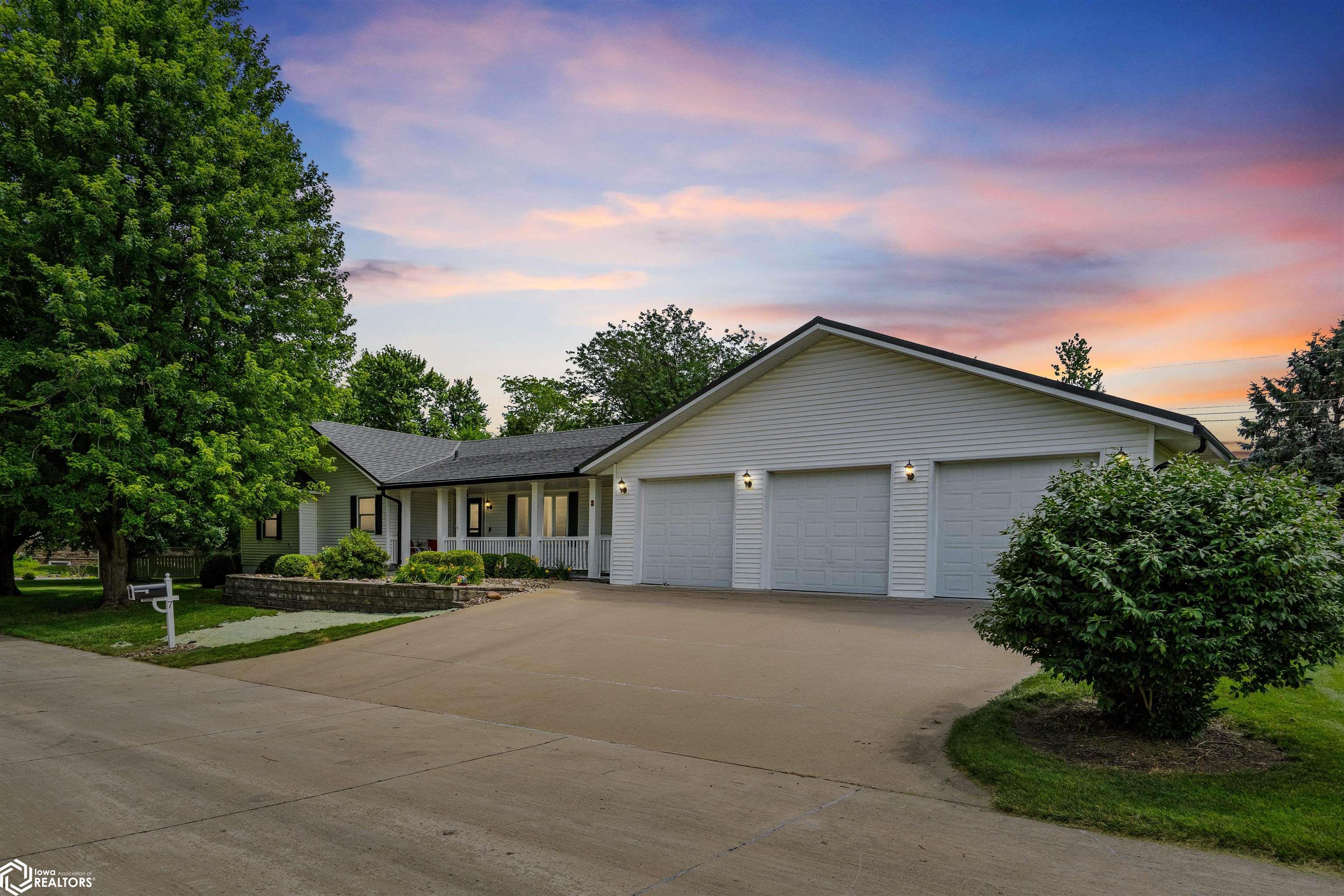7 Hobart Place, Grinnell, Iowa image 1