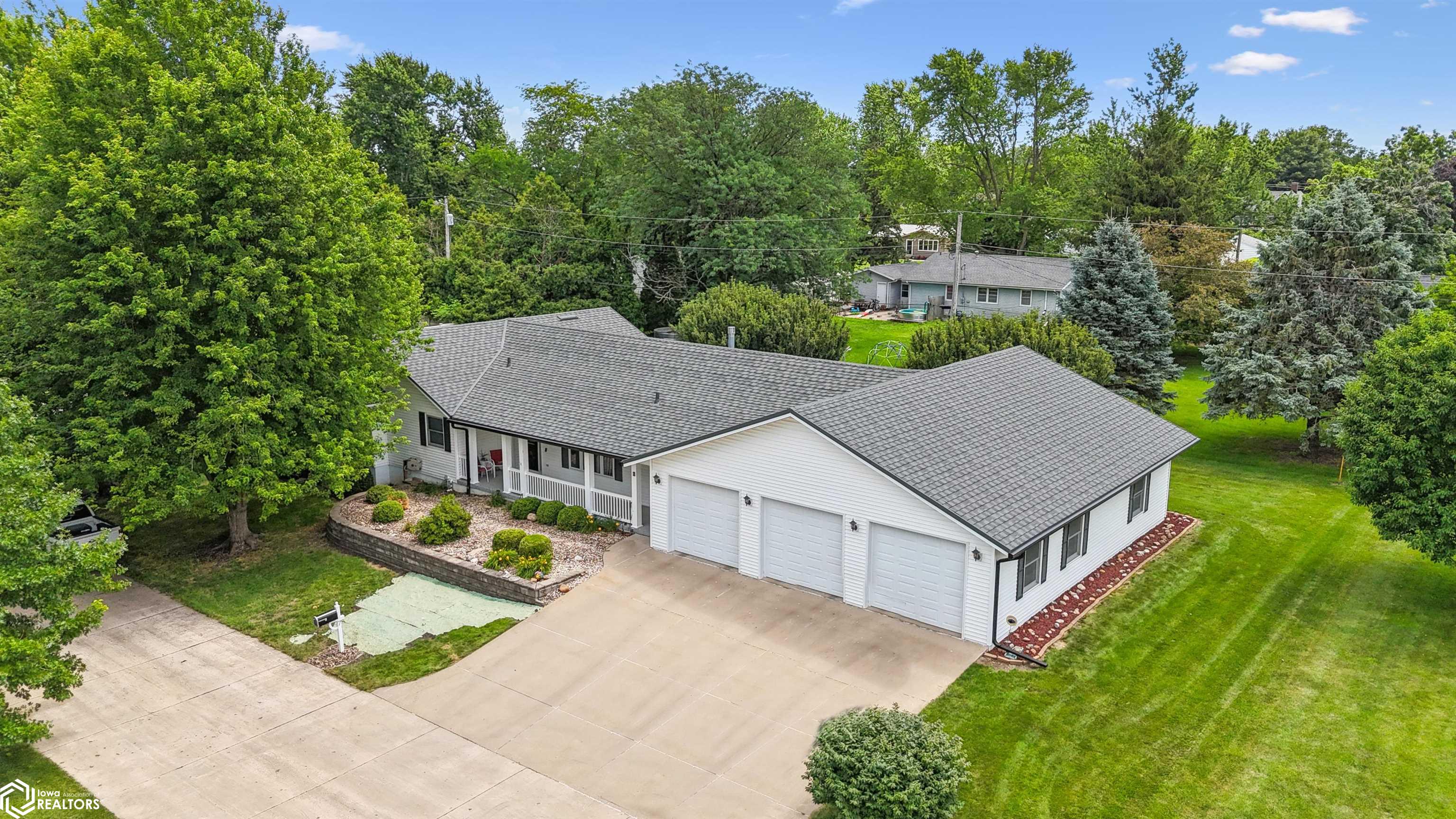 7 Hobart Place, Grinnell, Iowa image 2