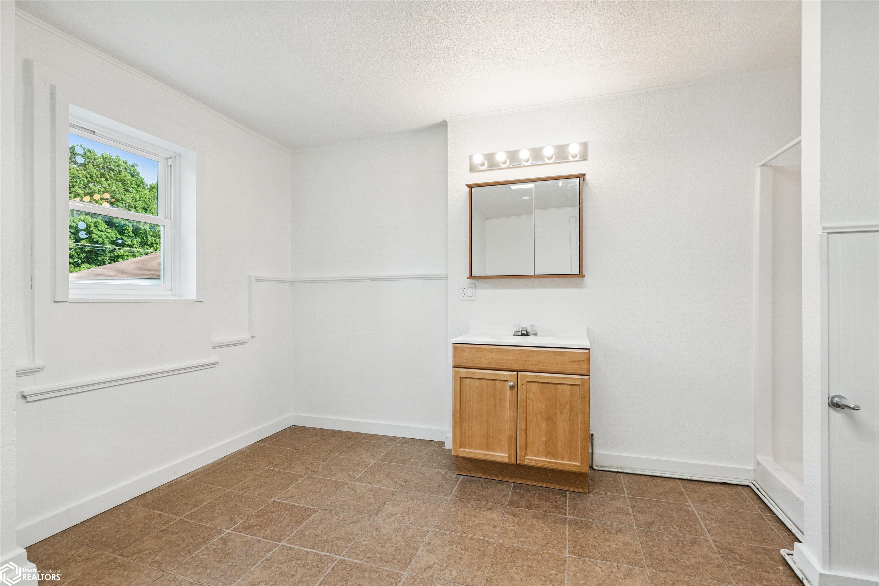 513 Hagemann Avenue, Burlington, Iowa image 15