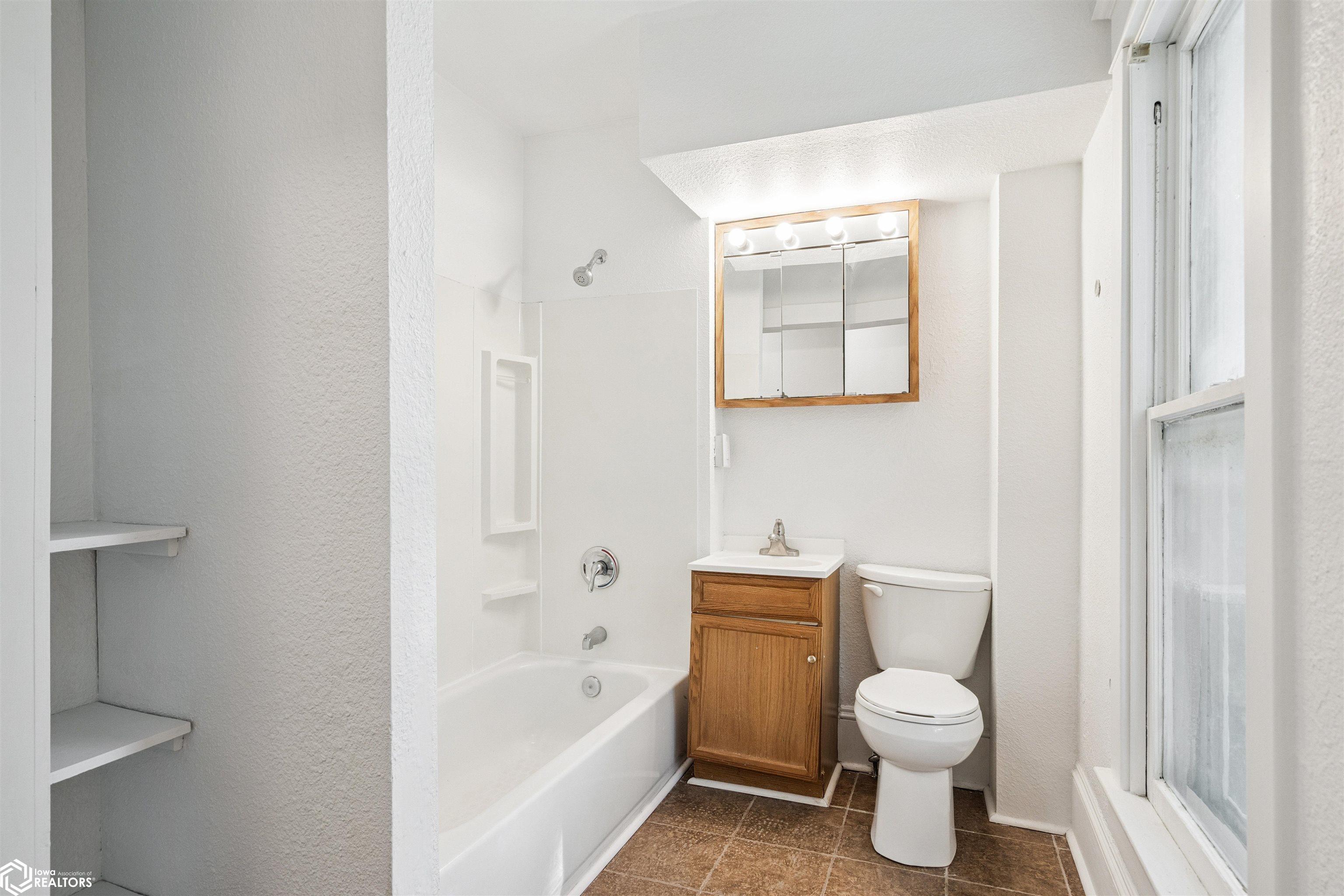 513 Hagemann Avenue, Burlington, Iowa image 17
