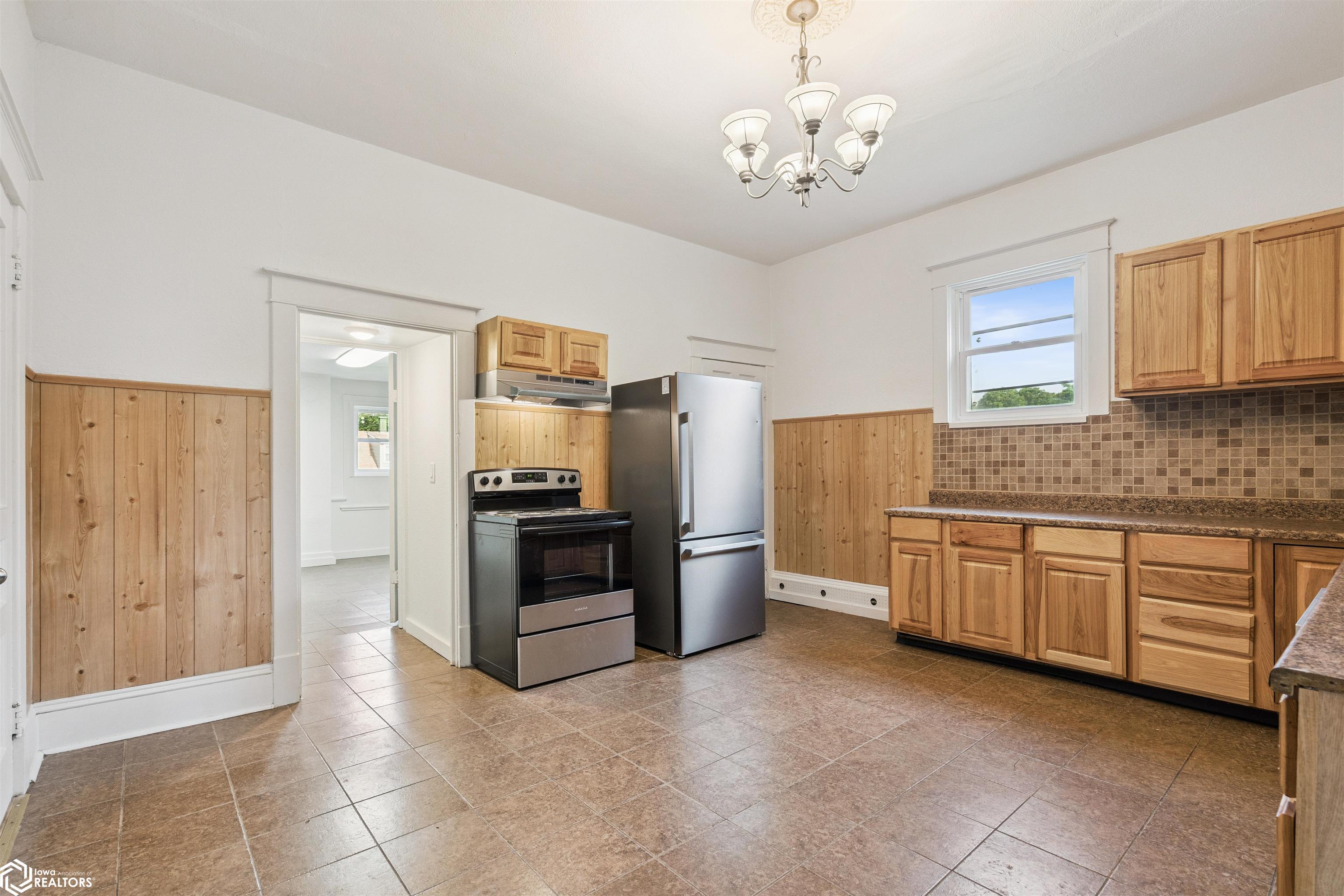 513 Hagemann Avenue, Burlington, Iowa image 9