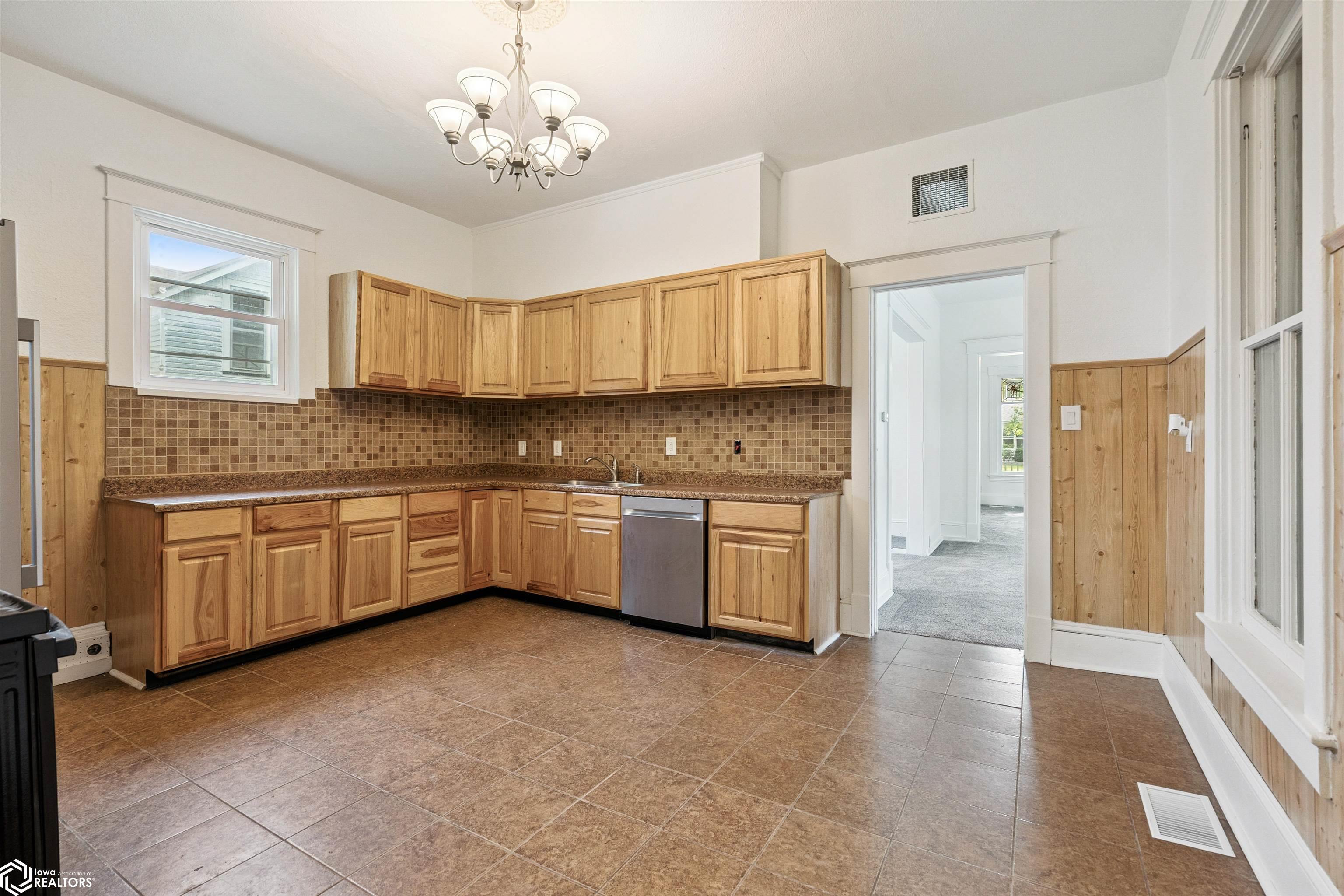 513 Hagemann Avenue, Burlington, Iowa image 10