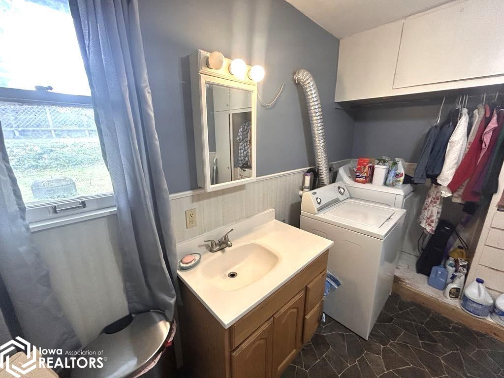 209 W Maple Avenue, Ottumwa, Iowa image 30