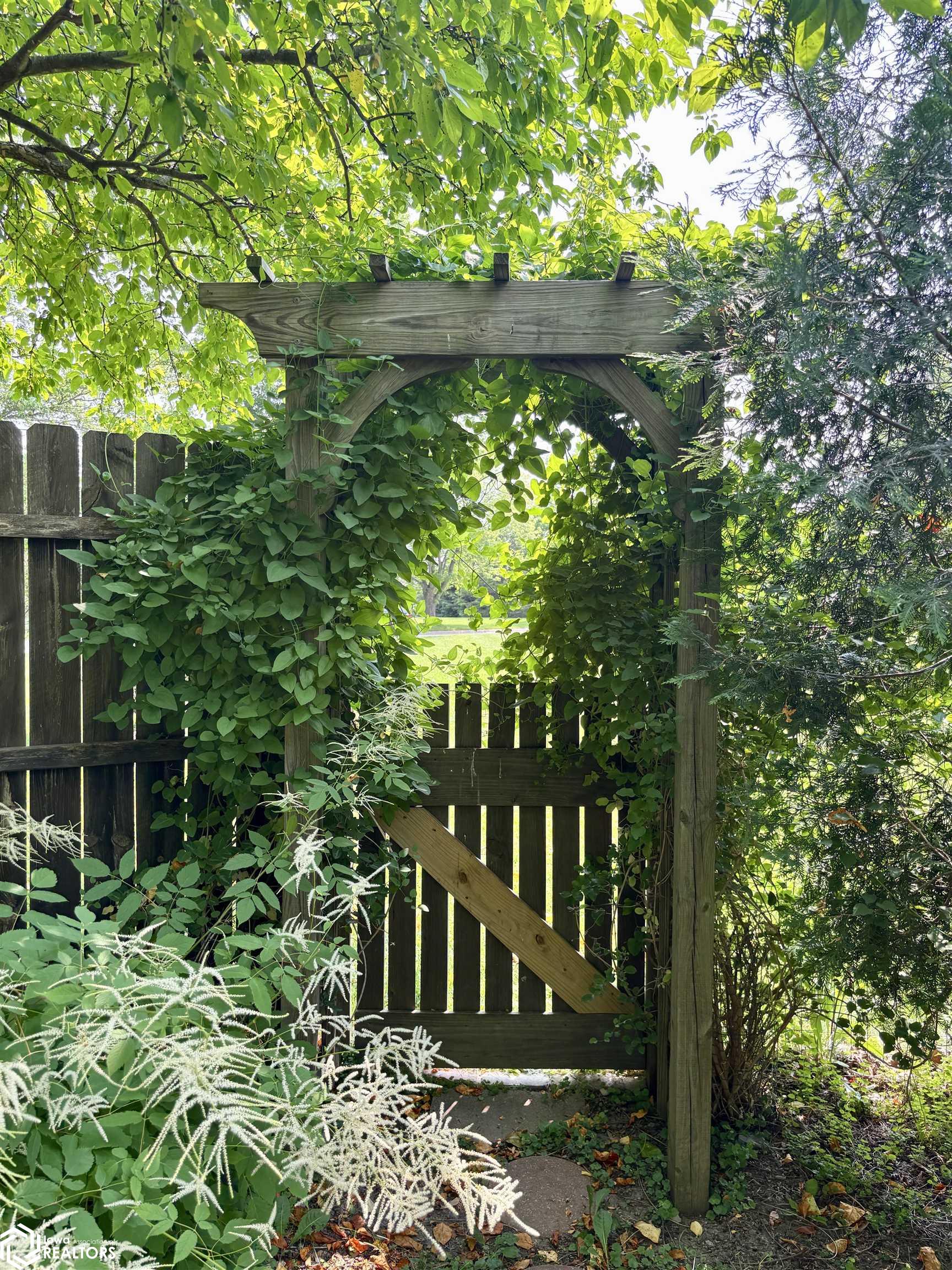 1204 Lakeview Drive, Fairfield, Iowa image 6